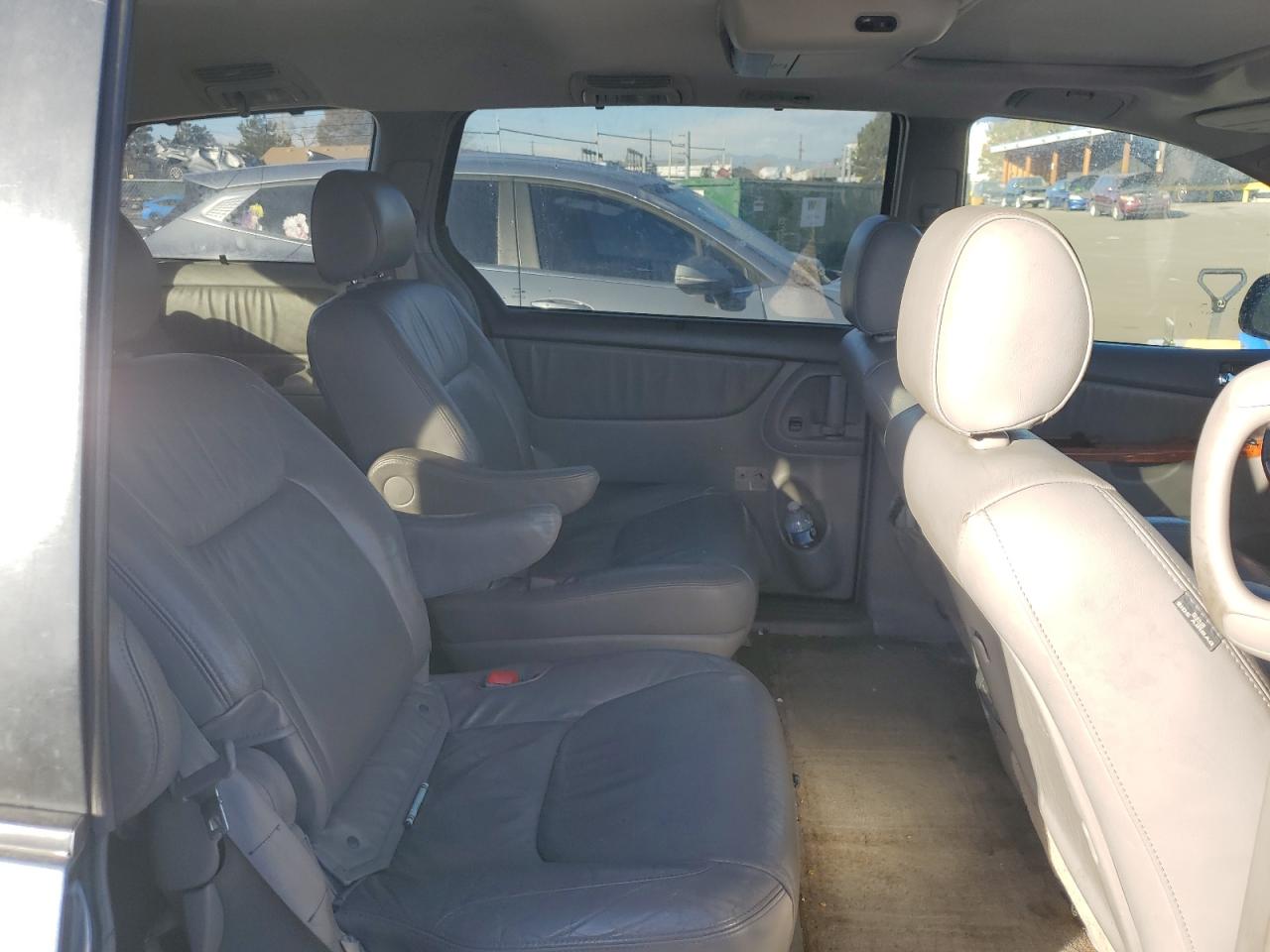 2007 Toyota Sienna - Image 11