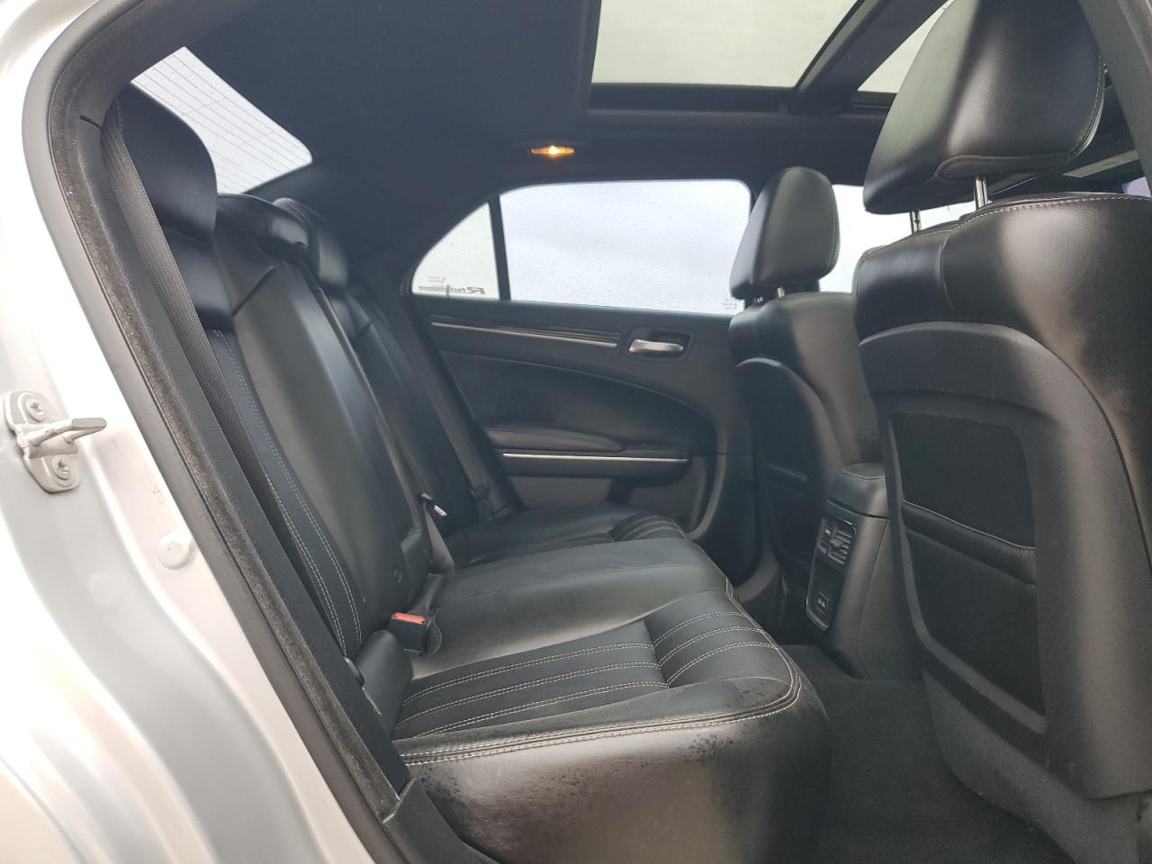 2021 Chrysler 300 - Image 10
