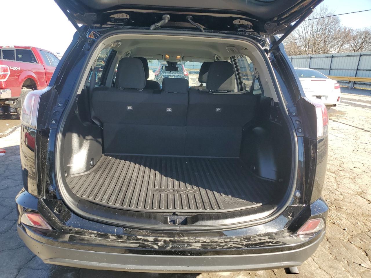 2018 Toyota RAV 4 - Image 6