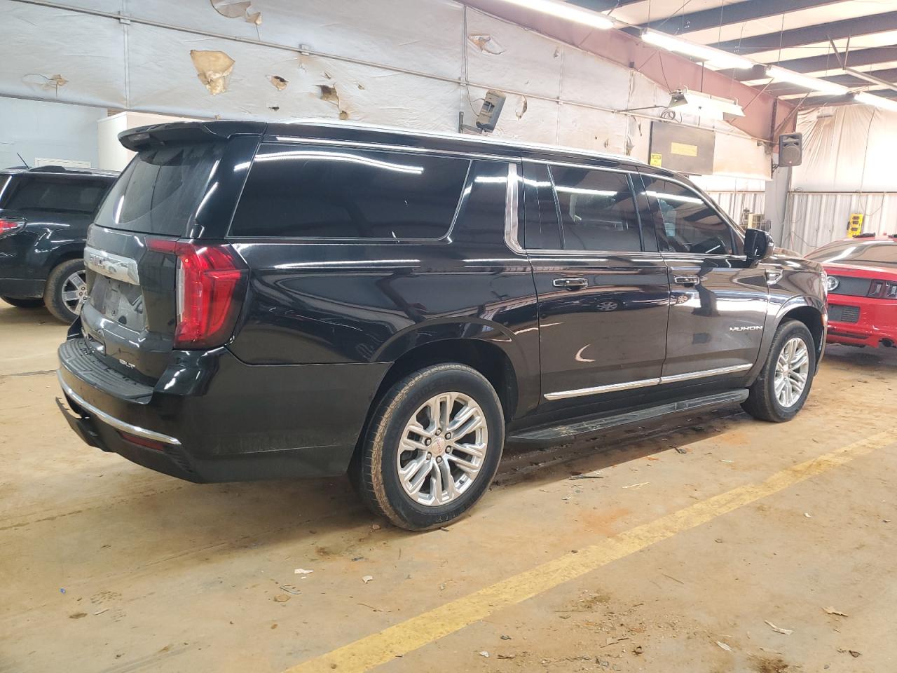 2021 GMC Yukon - Image 3