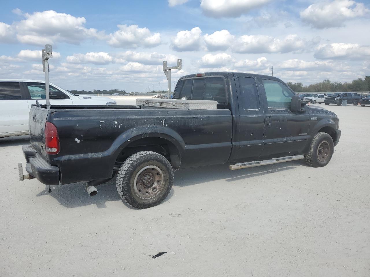2002 Ford F250 - Image 3