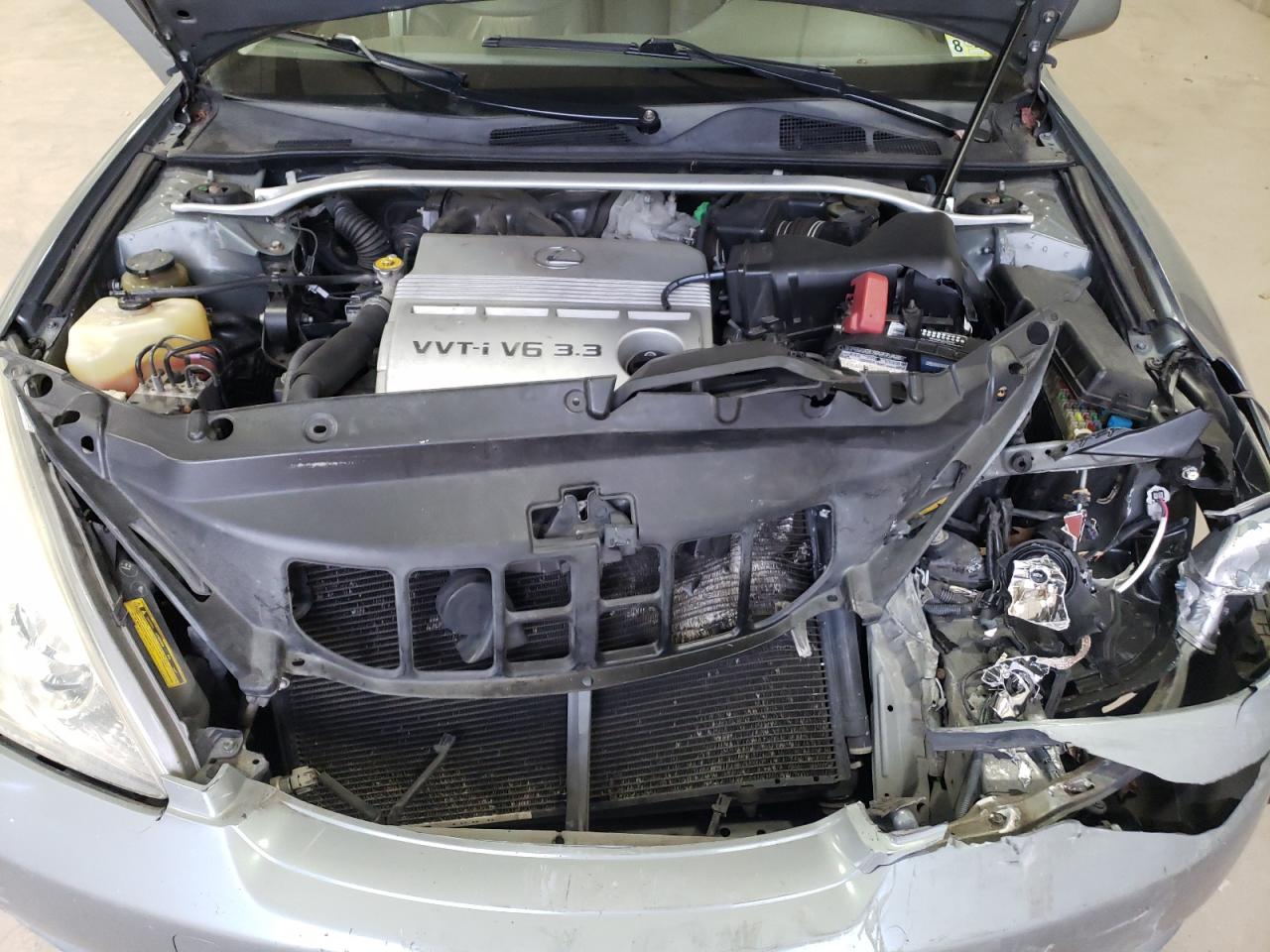 2004 Lexus ES - Image 11
