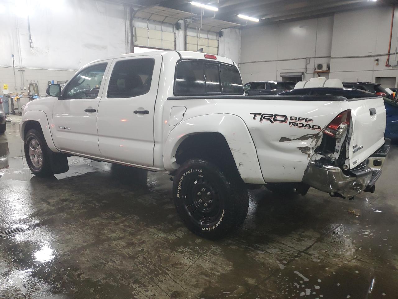 2014 Toyota Tacoma - Image 2