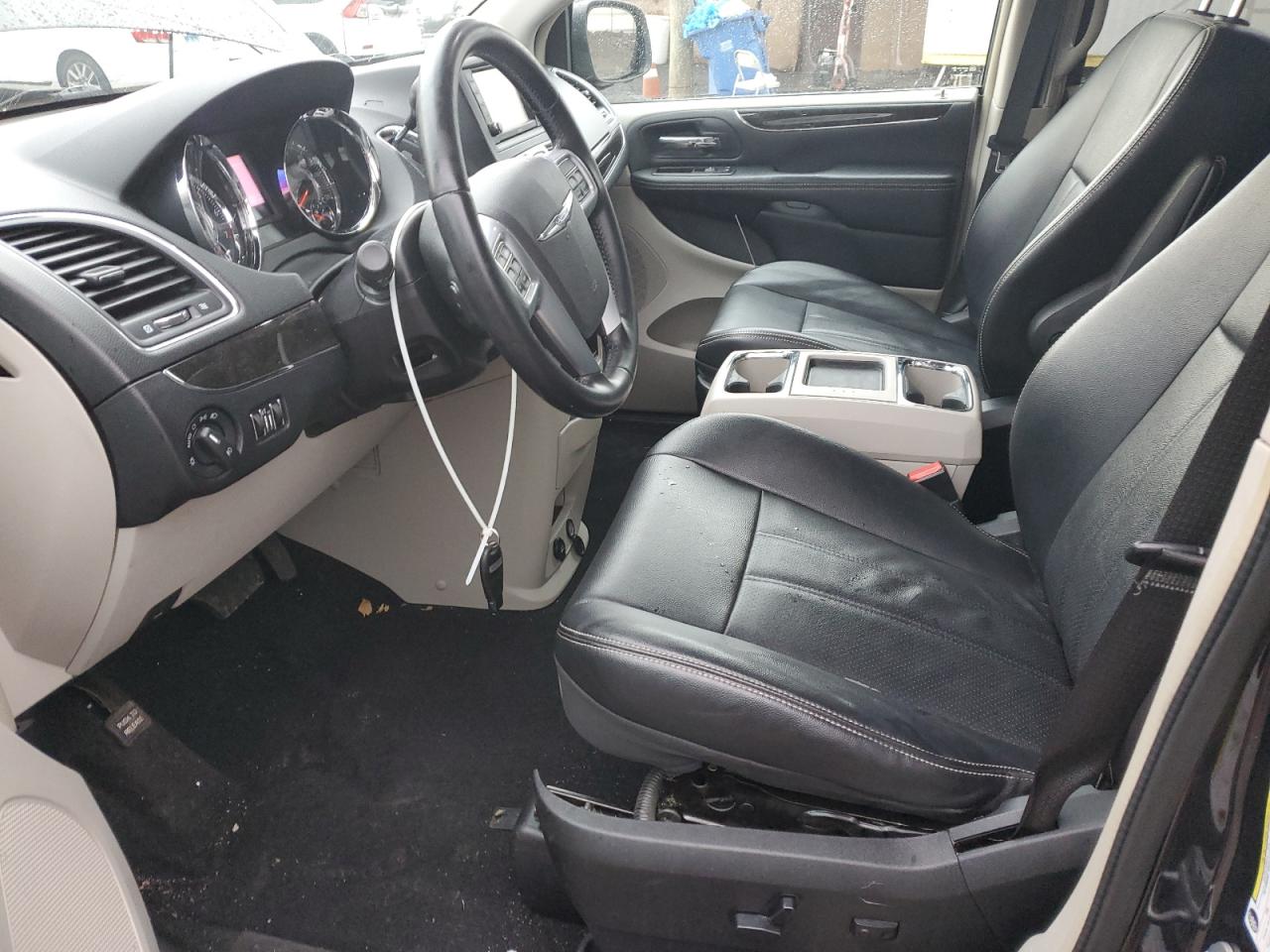 2012 Chrysler Town & Country - Image 7