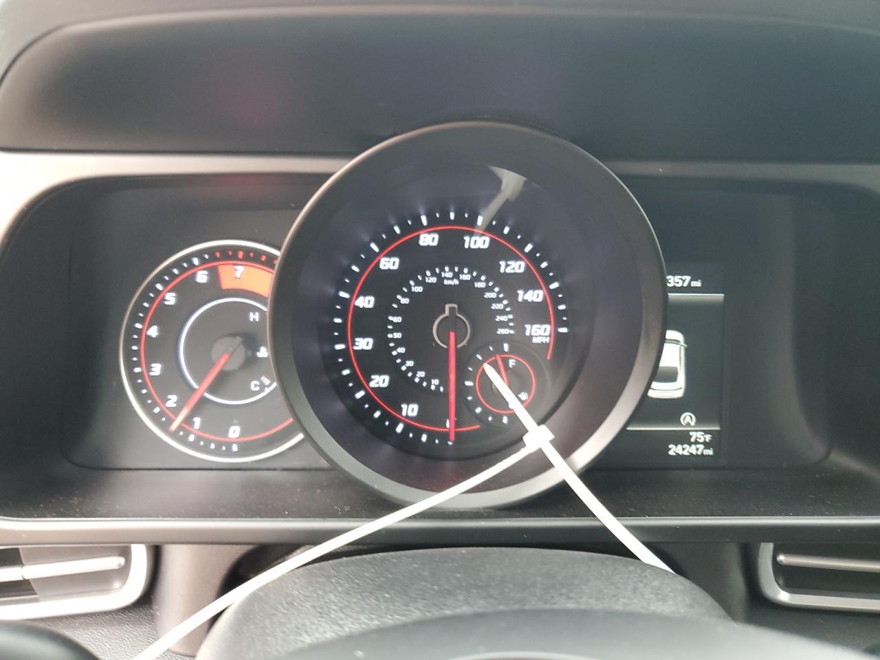 2023 Hyundai Elantra - Image 9