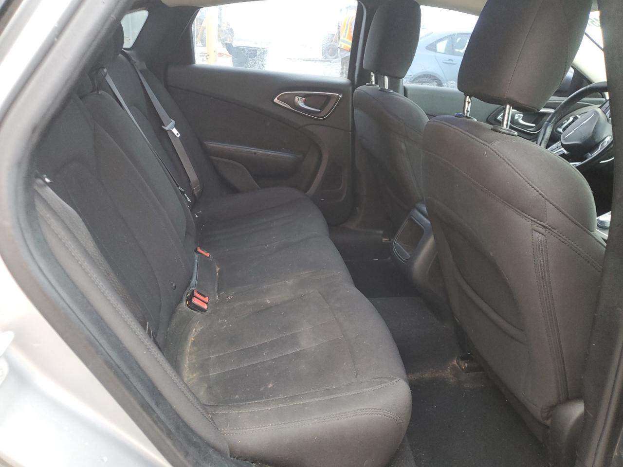 2015 Chrysler 200 - Image 10