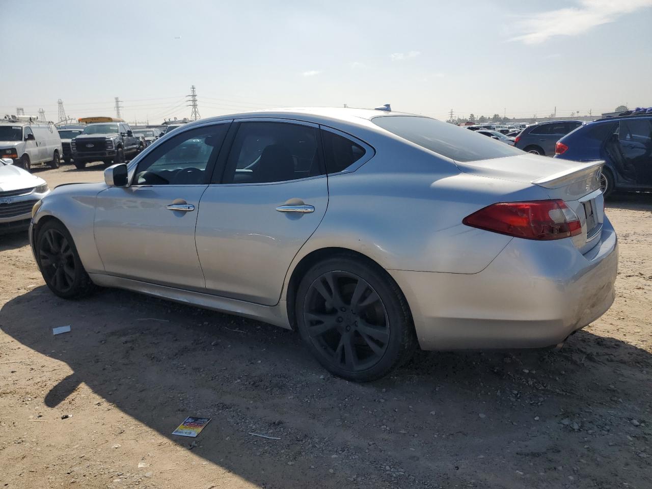 2011 Infiniti M - Image 2