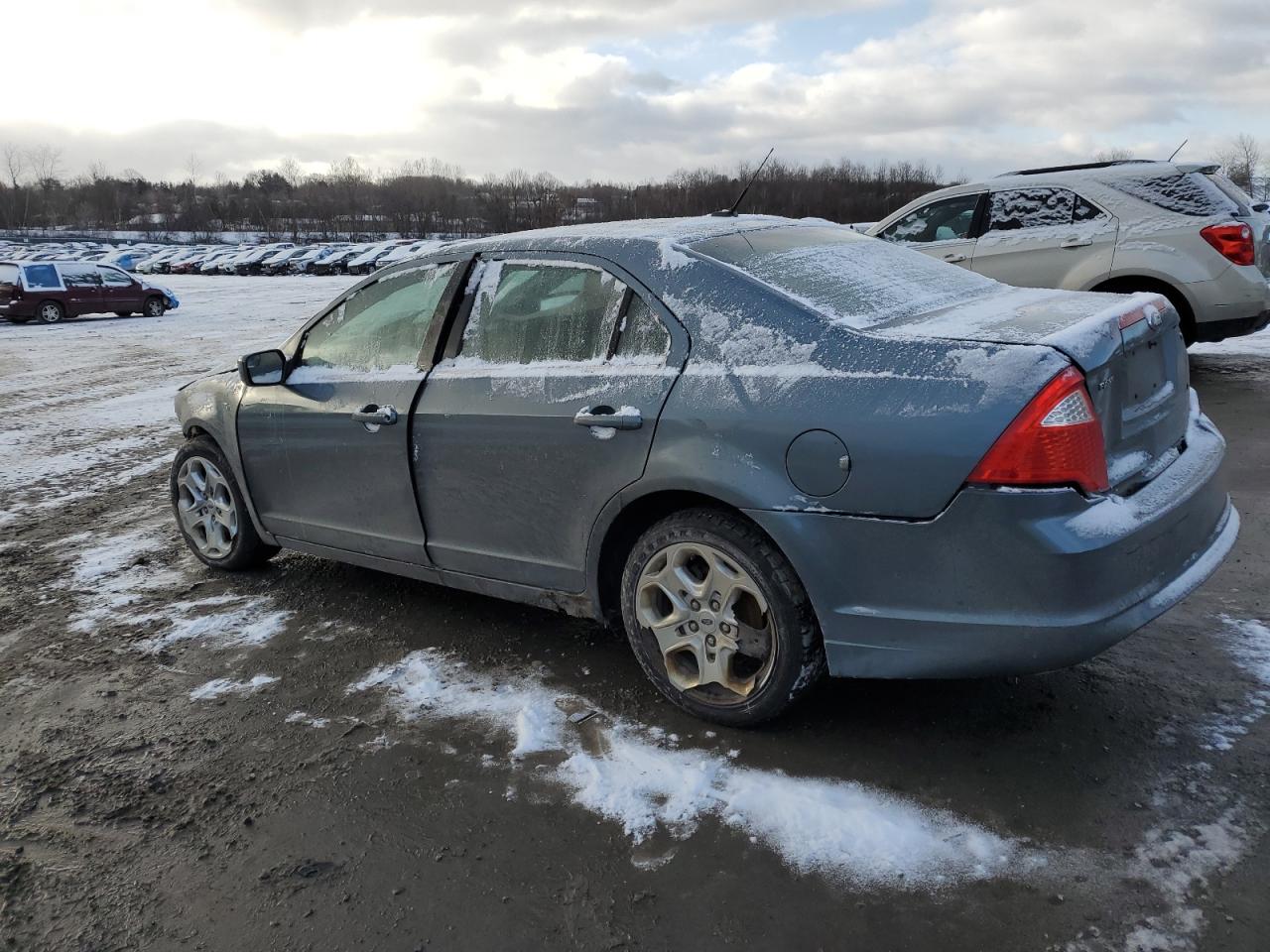 2011 Ford Fusion - Image 2