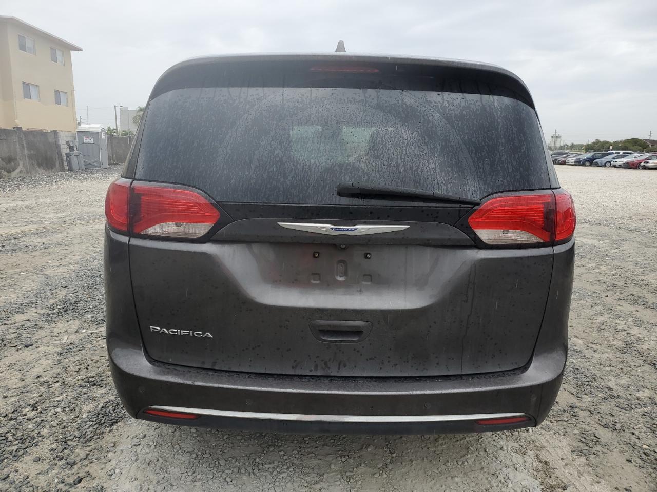 2018 Chrysler Pacifica - Image 6