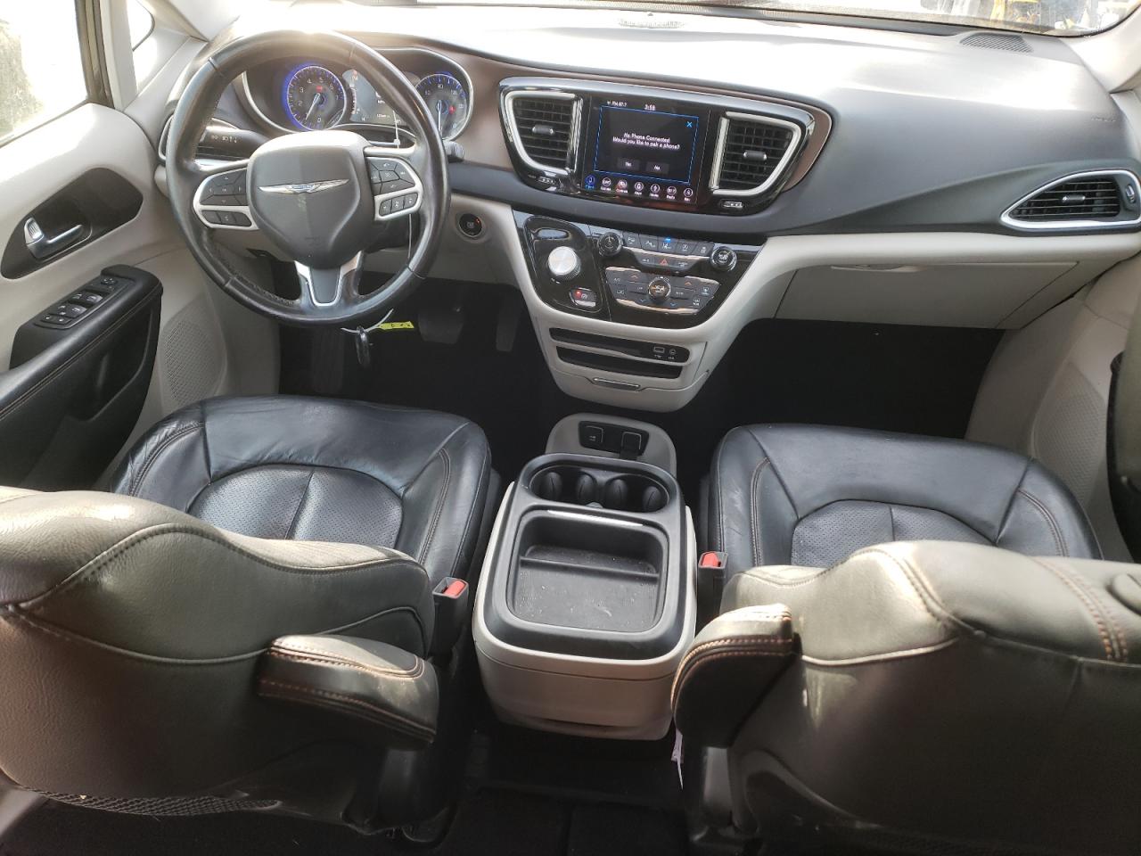 2019 Chrysler Pacifica - Image 8