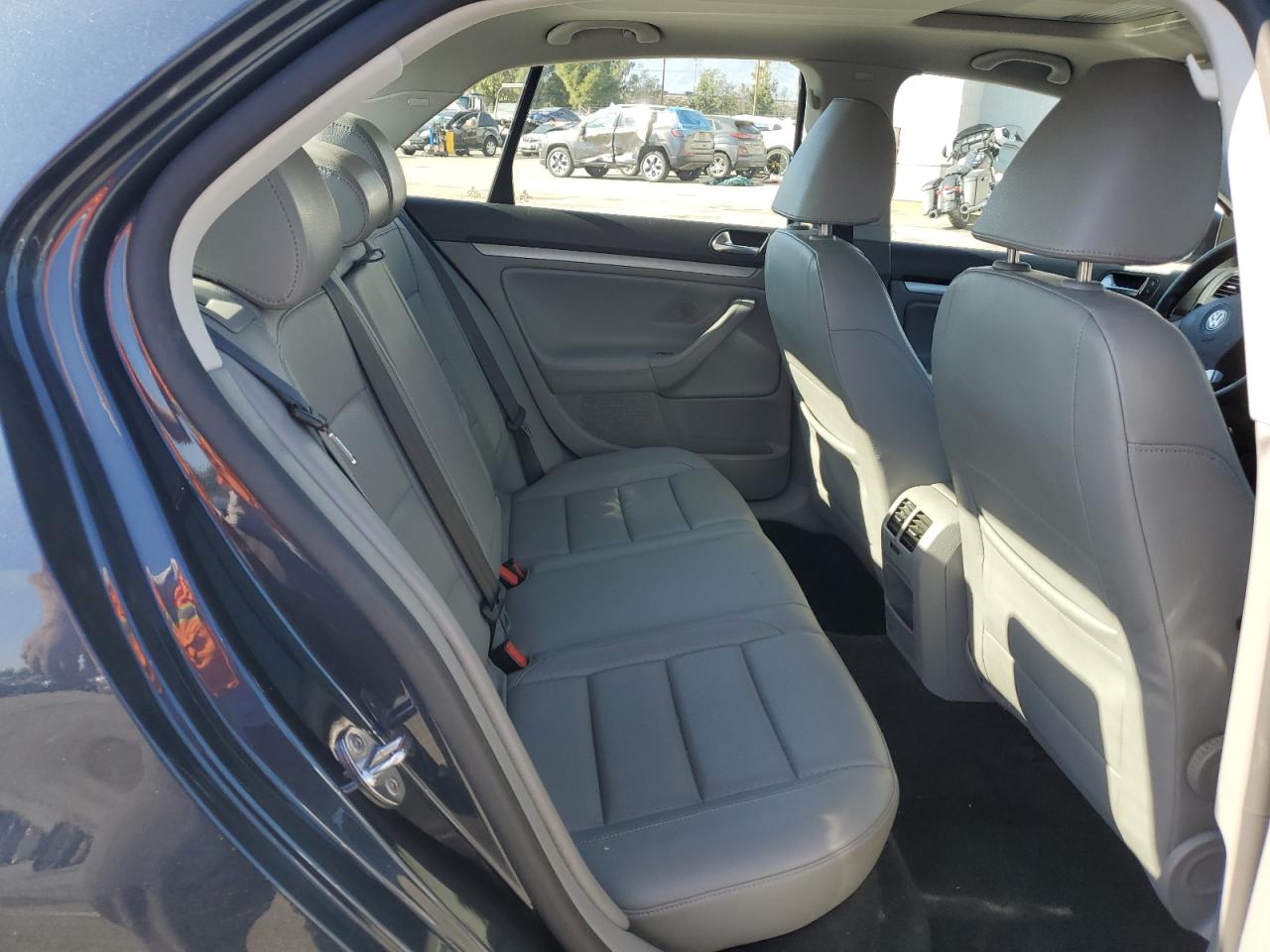 2009 Volkswagen Jetta - Image 10