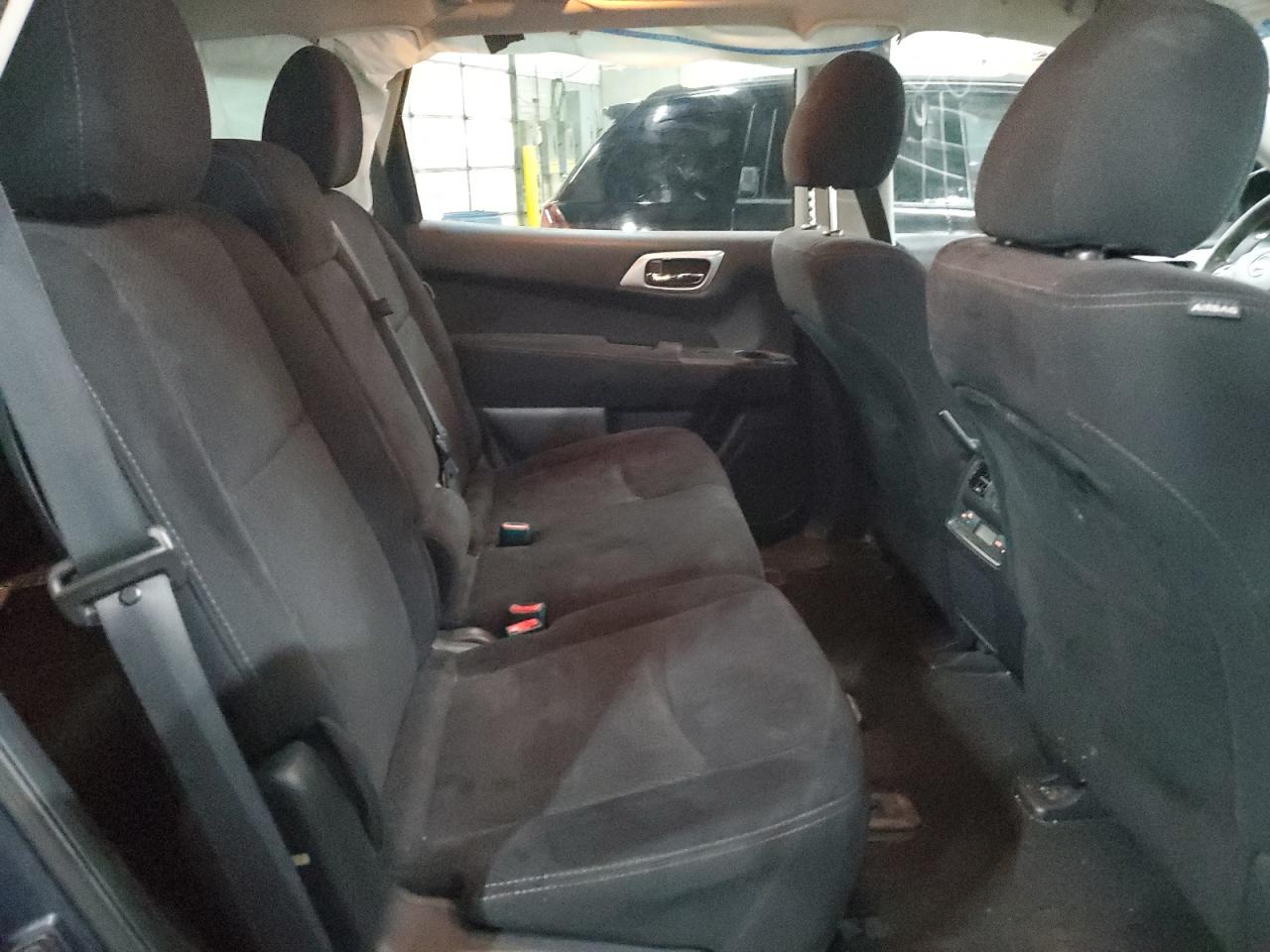 2015 Nissan Pathfinder - Image 11