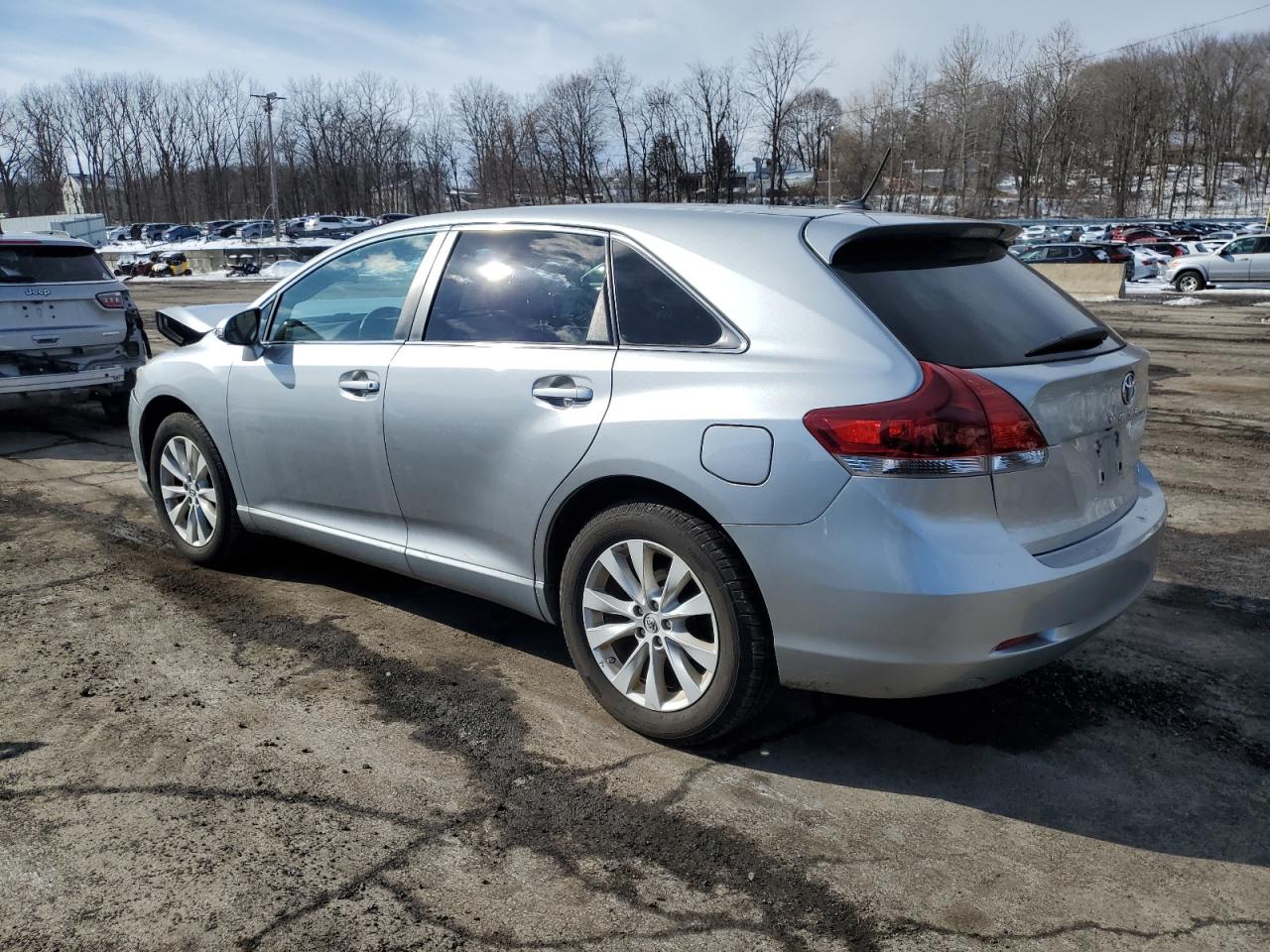 2015 Toyota Venza - Image 2
