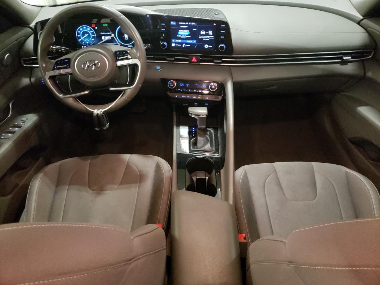 2021 Hyundai Elantra - Image 8
