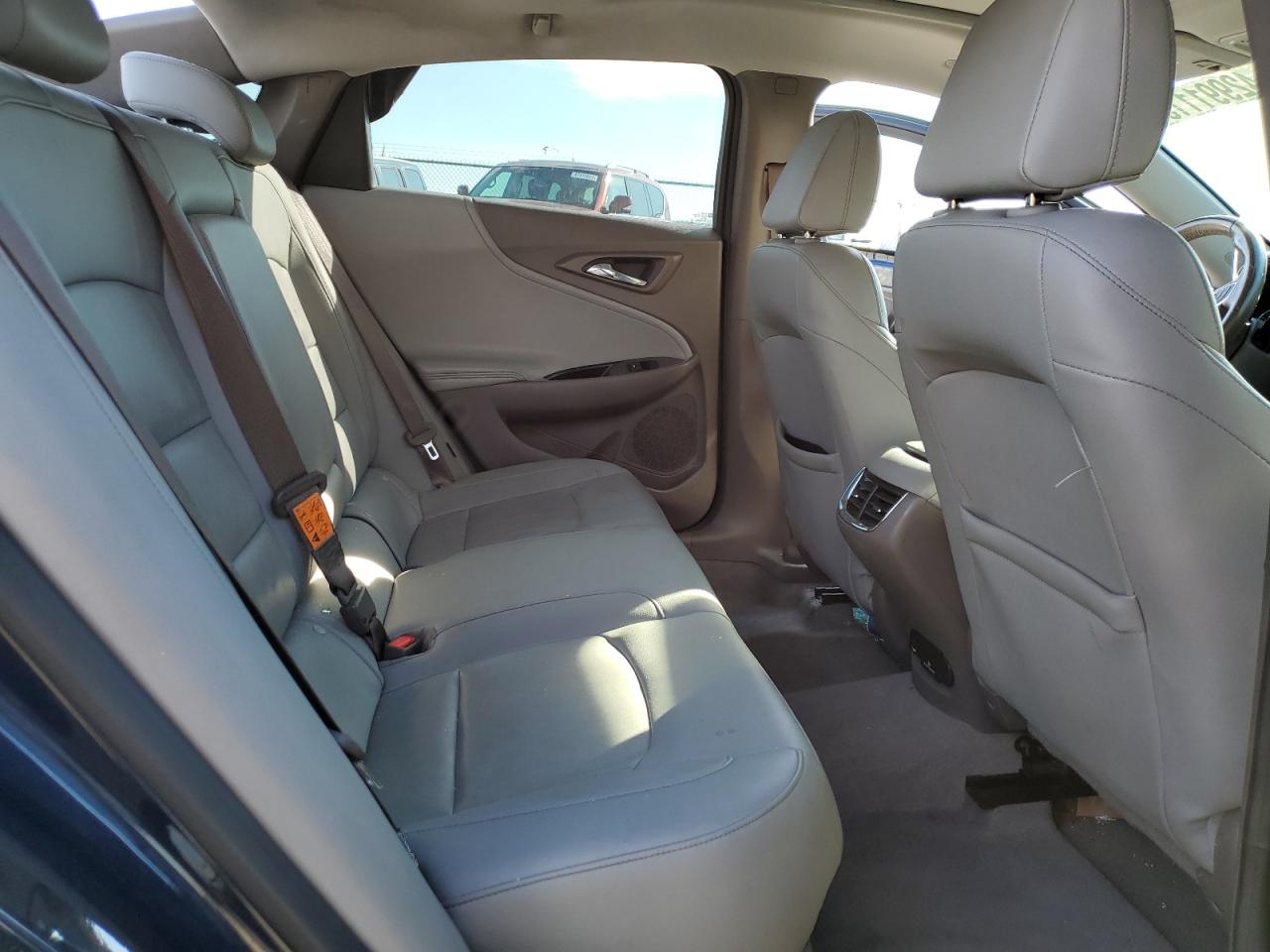 2017 Chevrolet Malibu - Image 10