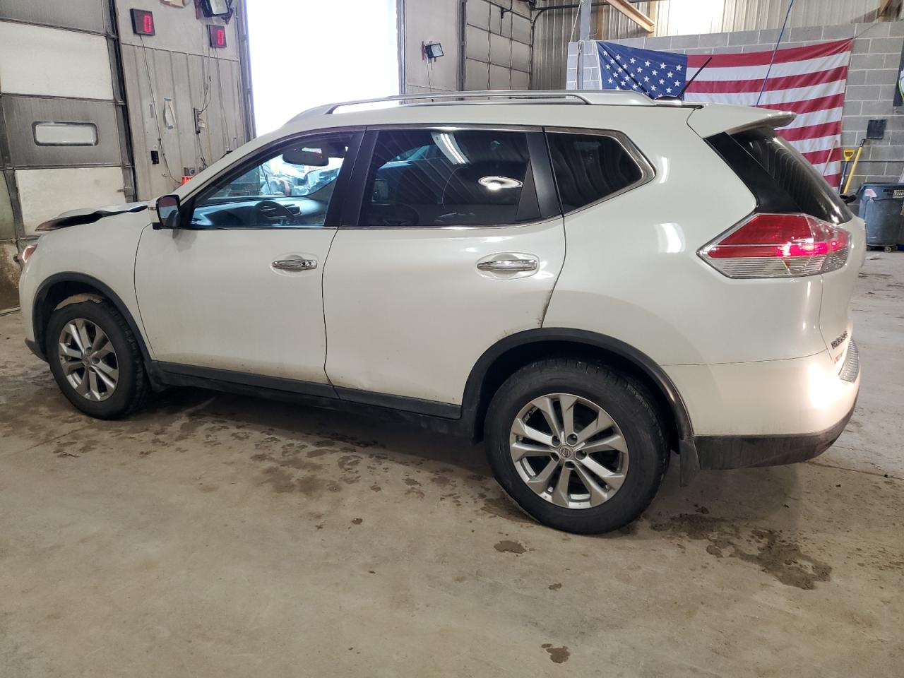 2016 Nissan Rogue - Image 2