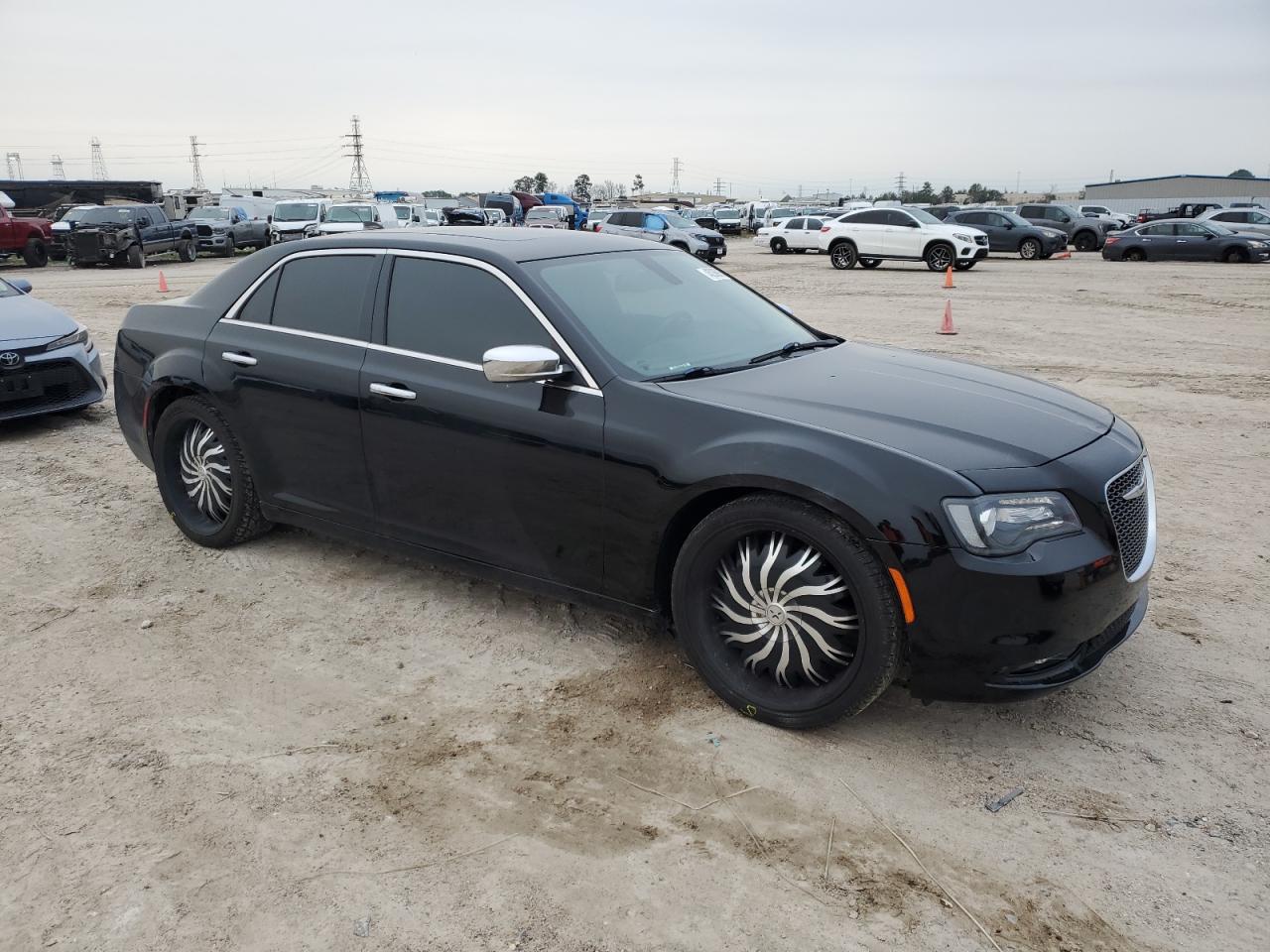 2016 Chrysler 300 - Image 4