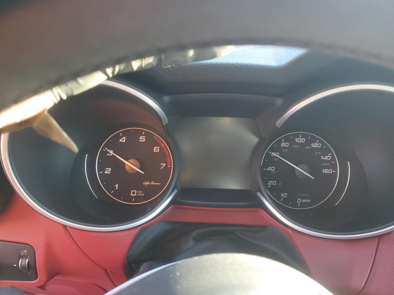 2019 Alfa Romeo Stelvio - Image 9