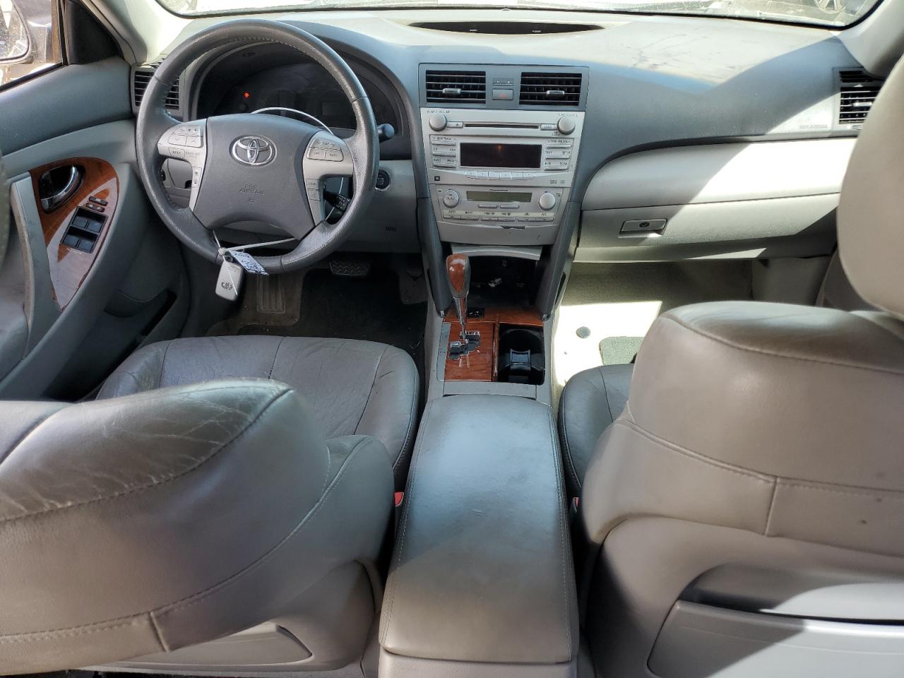 2010 Toyota Camry - Image 8