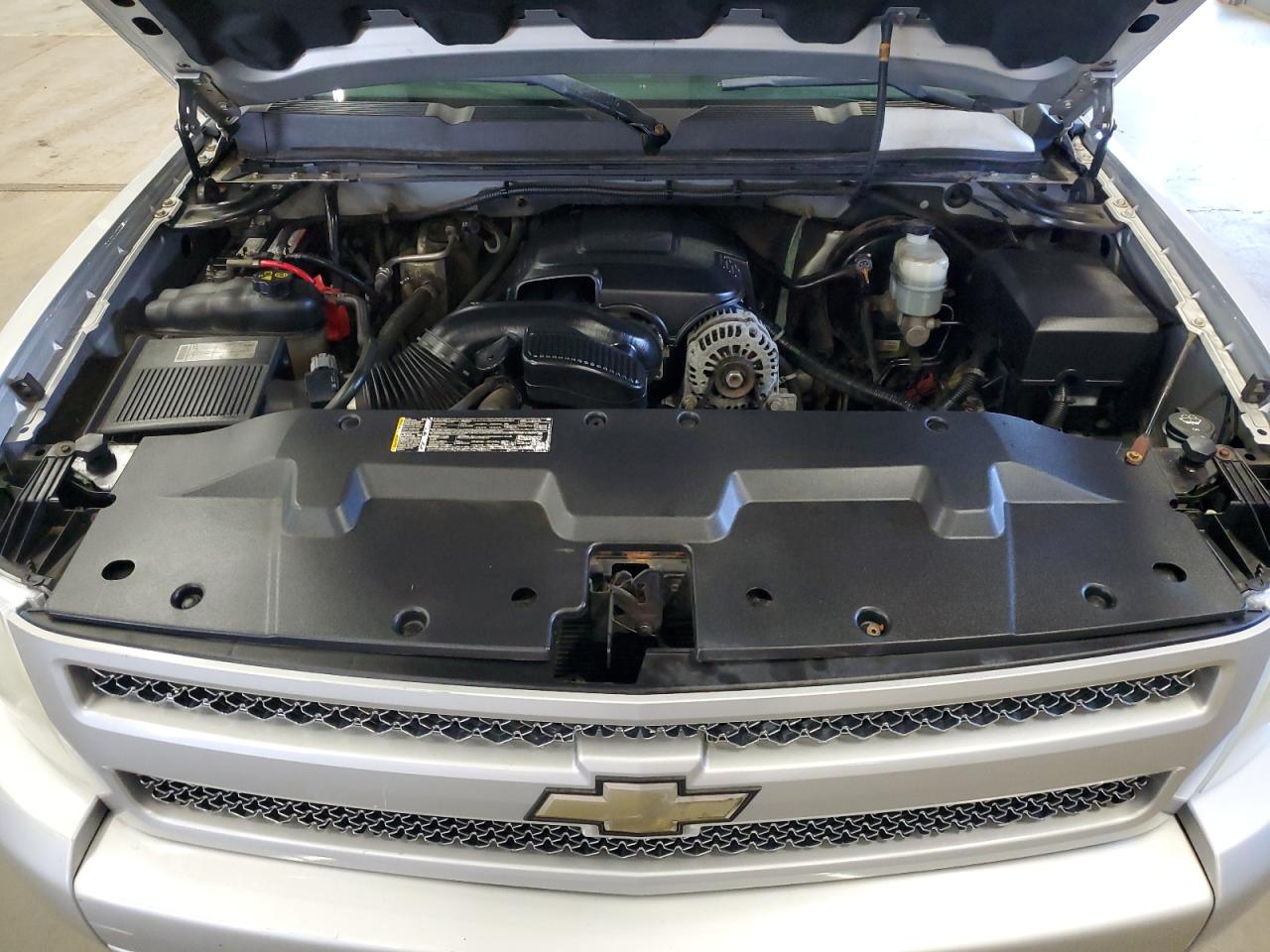 2011 Chevrolet Silverado - Image 11