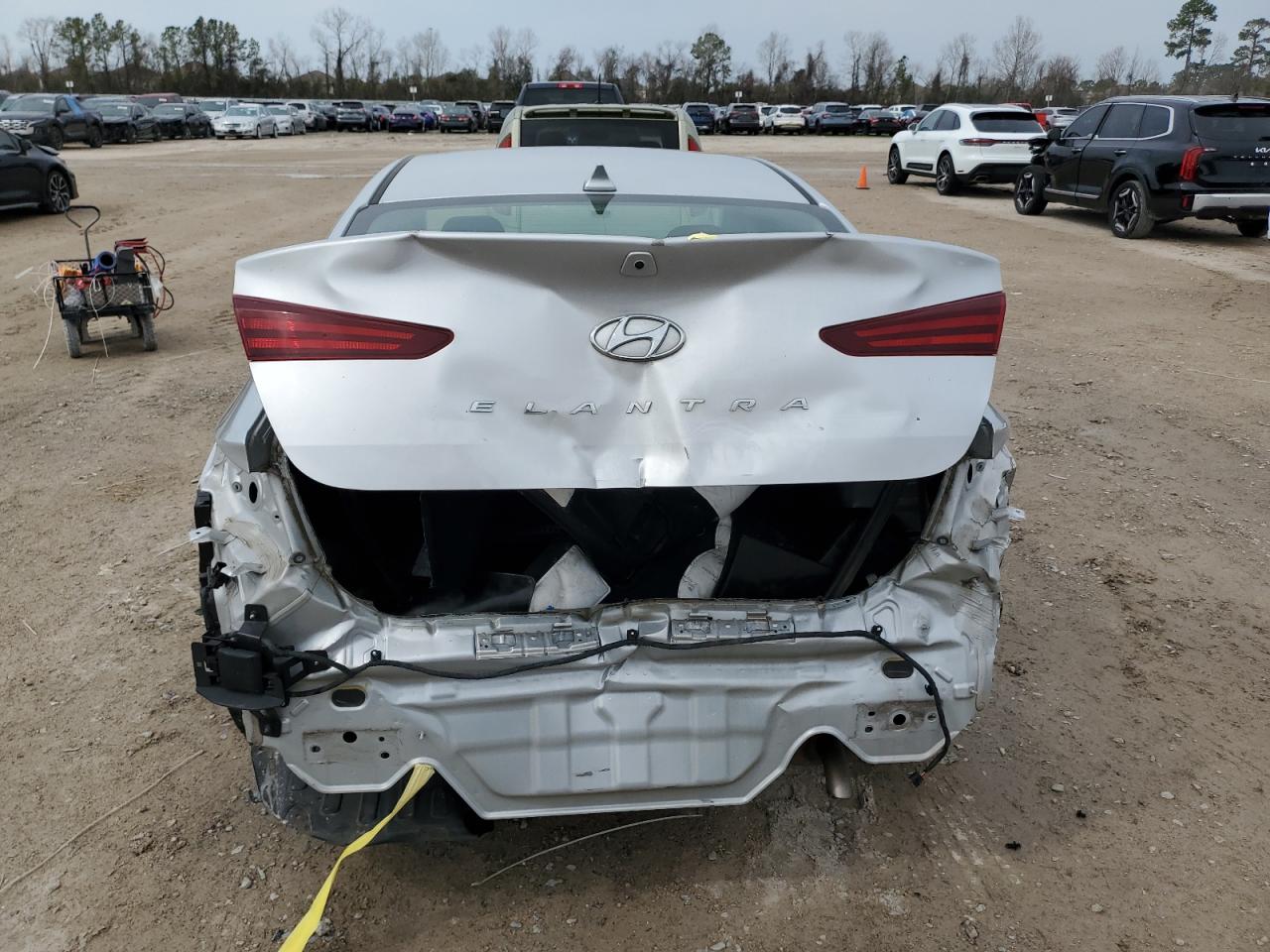 2019 Hyundai Elantra - Image 6