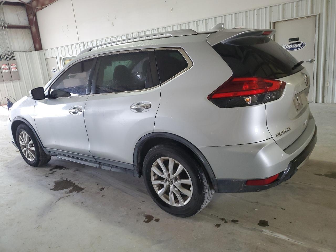 KNMAT2MT7HP518329 NISSAN ROGUE 2017