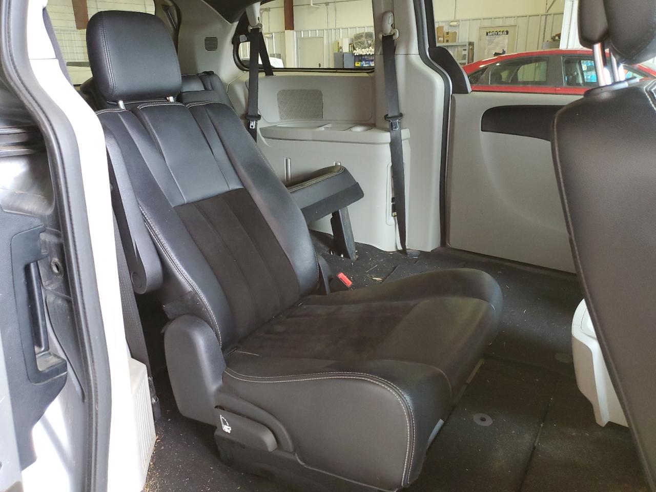 2014 Dodge Caravan - Image 11