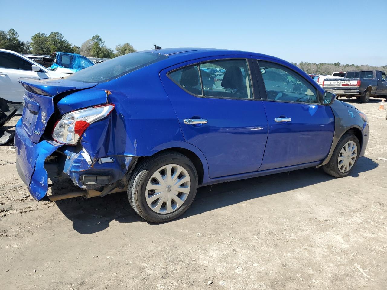 2016 Nissan Versa - Image 3