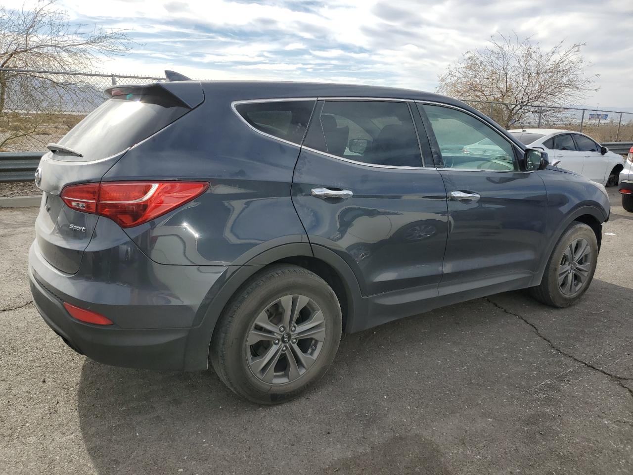 2016 Hyundai Santa Fe - Image 3