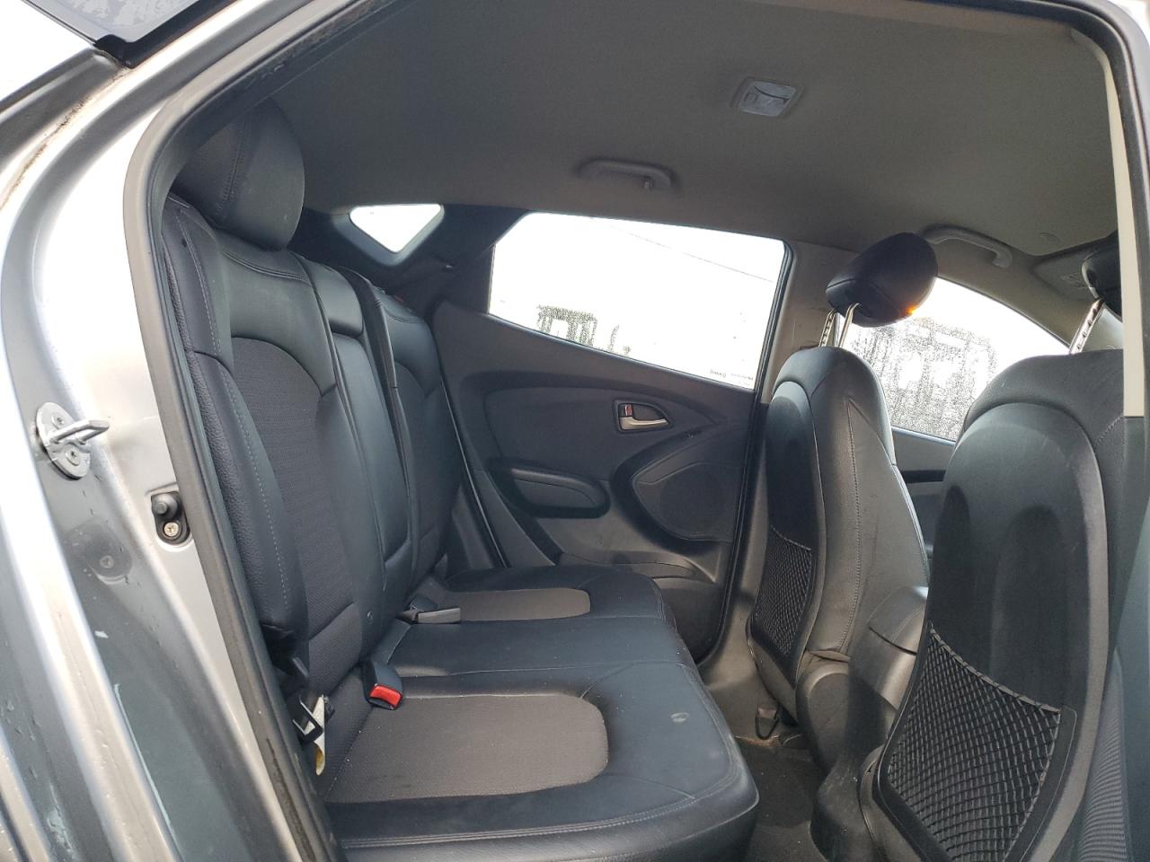 2010 Hyundai Tucson - Image 11