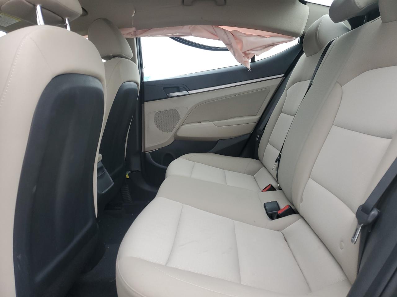 2018 Hyundai Elantra - Image 10