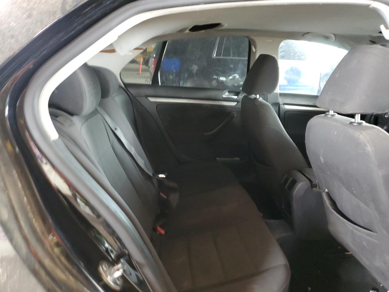 2010 Volkswagen Jetta - Image 10