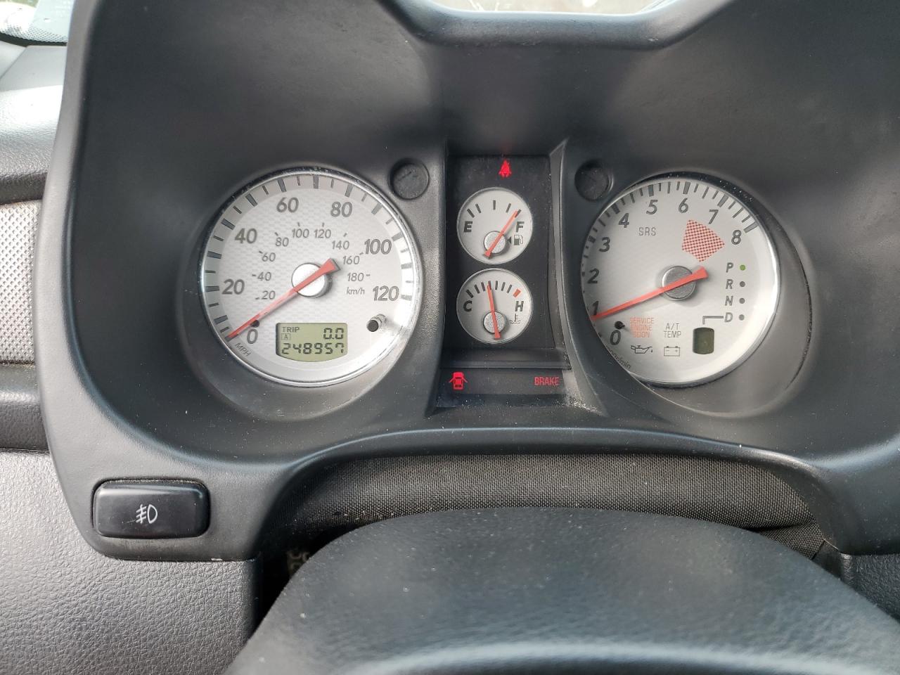 2003 Mitsubishi Outlander - Image 9