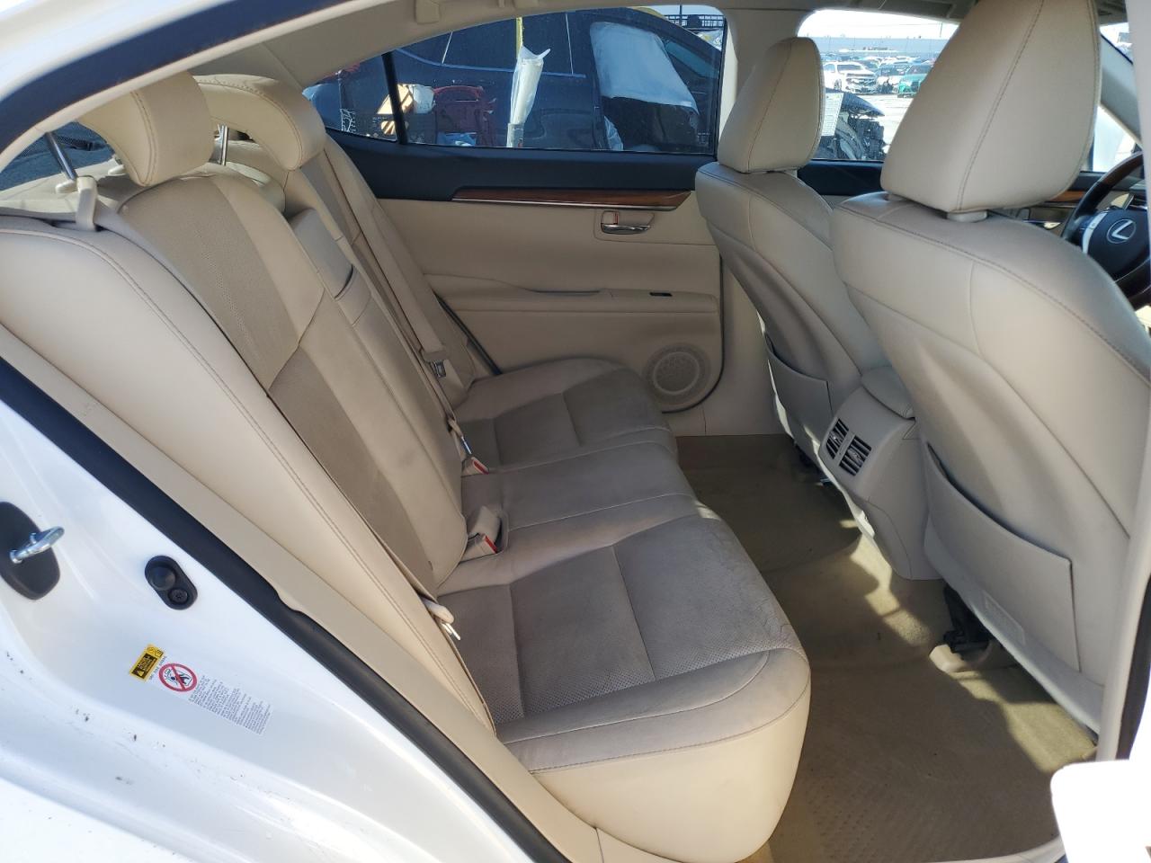 2014 Lexus ES - Image 11