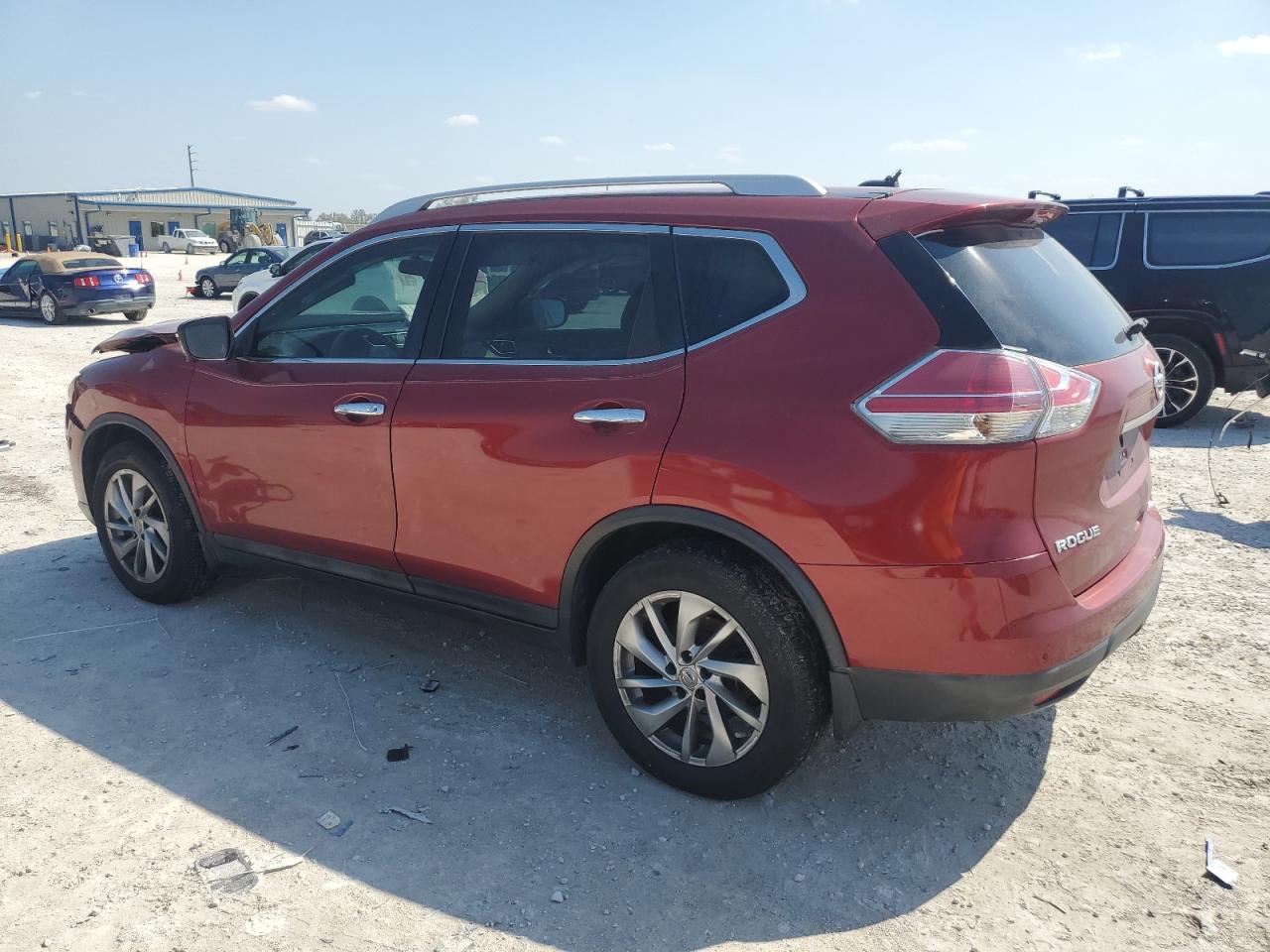 2015 Nissan Rogue - Image 2
