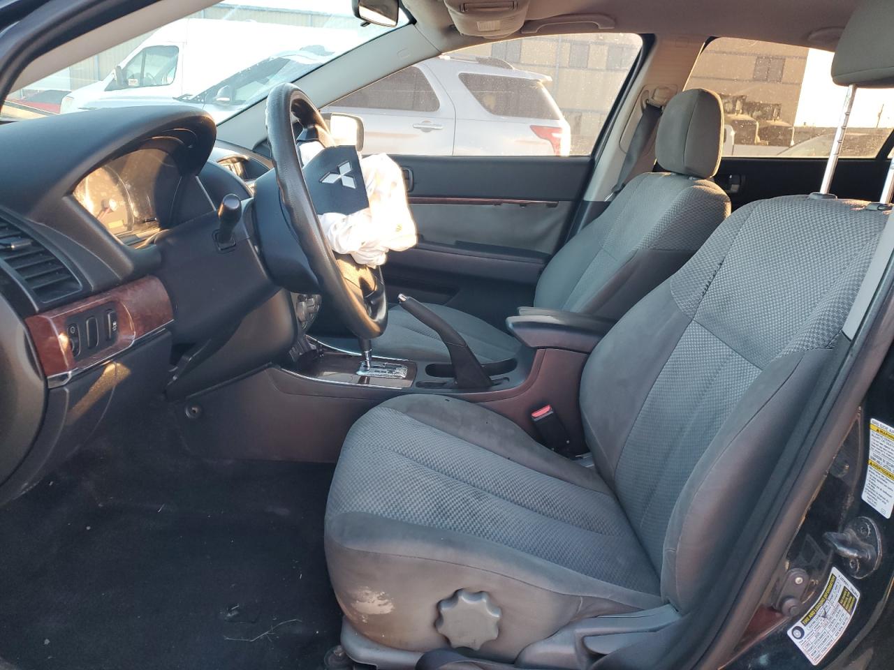 2011 Mitsubishi Galant - Image 7