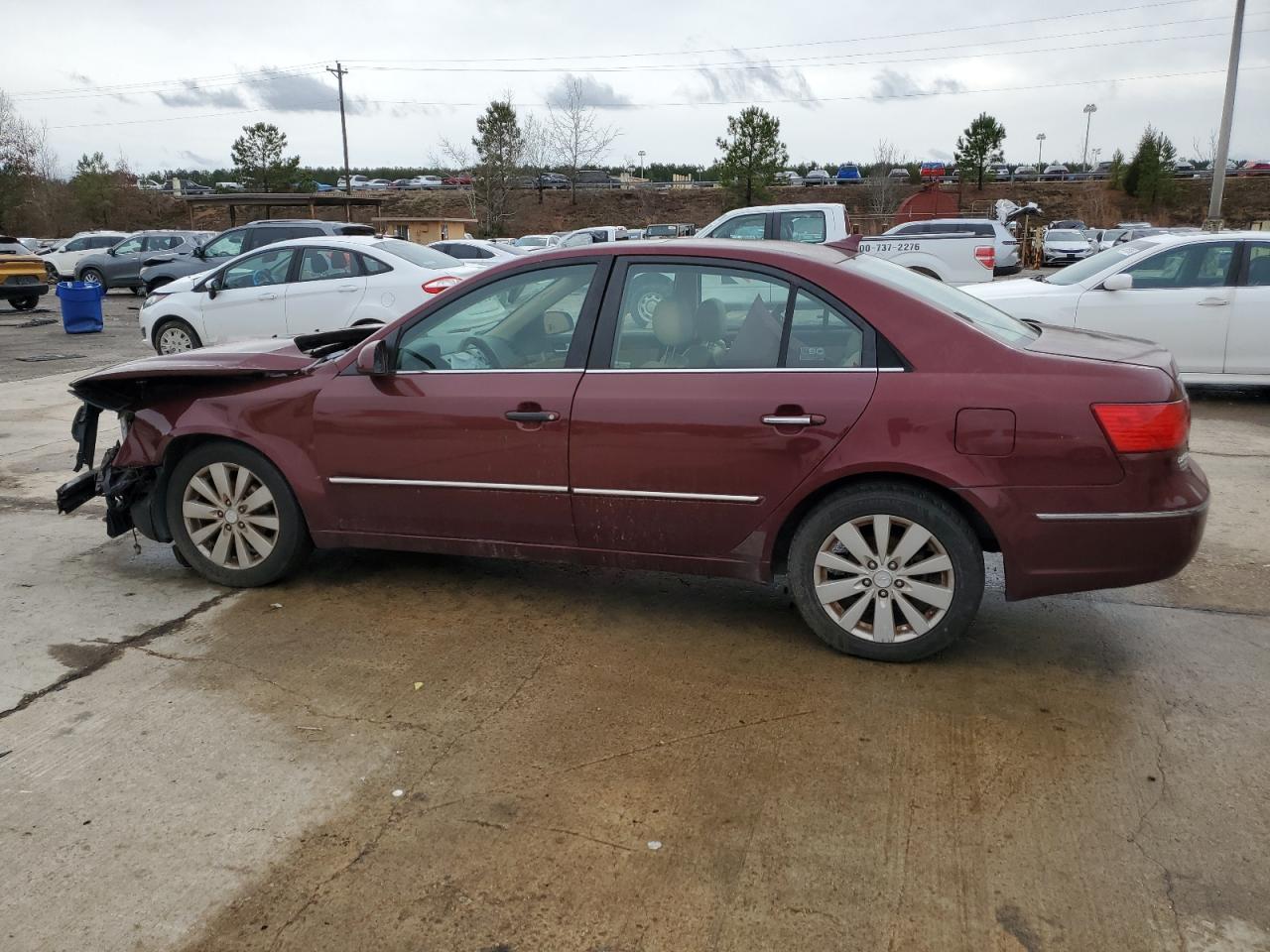 2009 Hyundai Sonata - Image 2