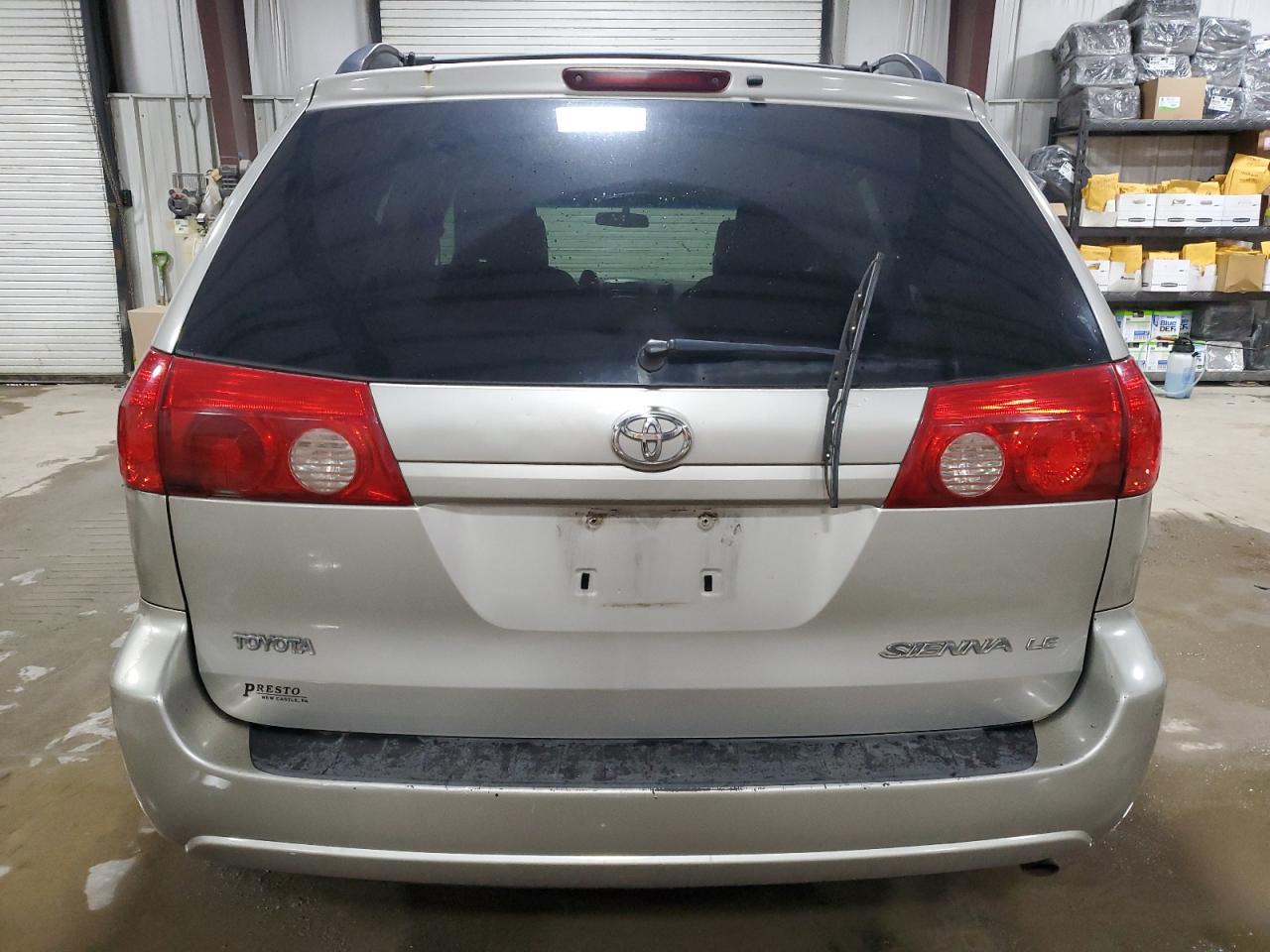 2010 Toyota Sienna - Image 6