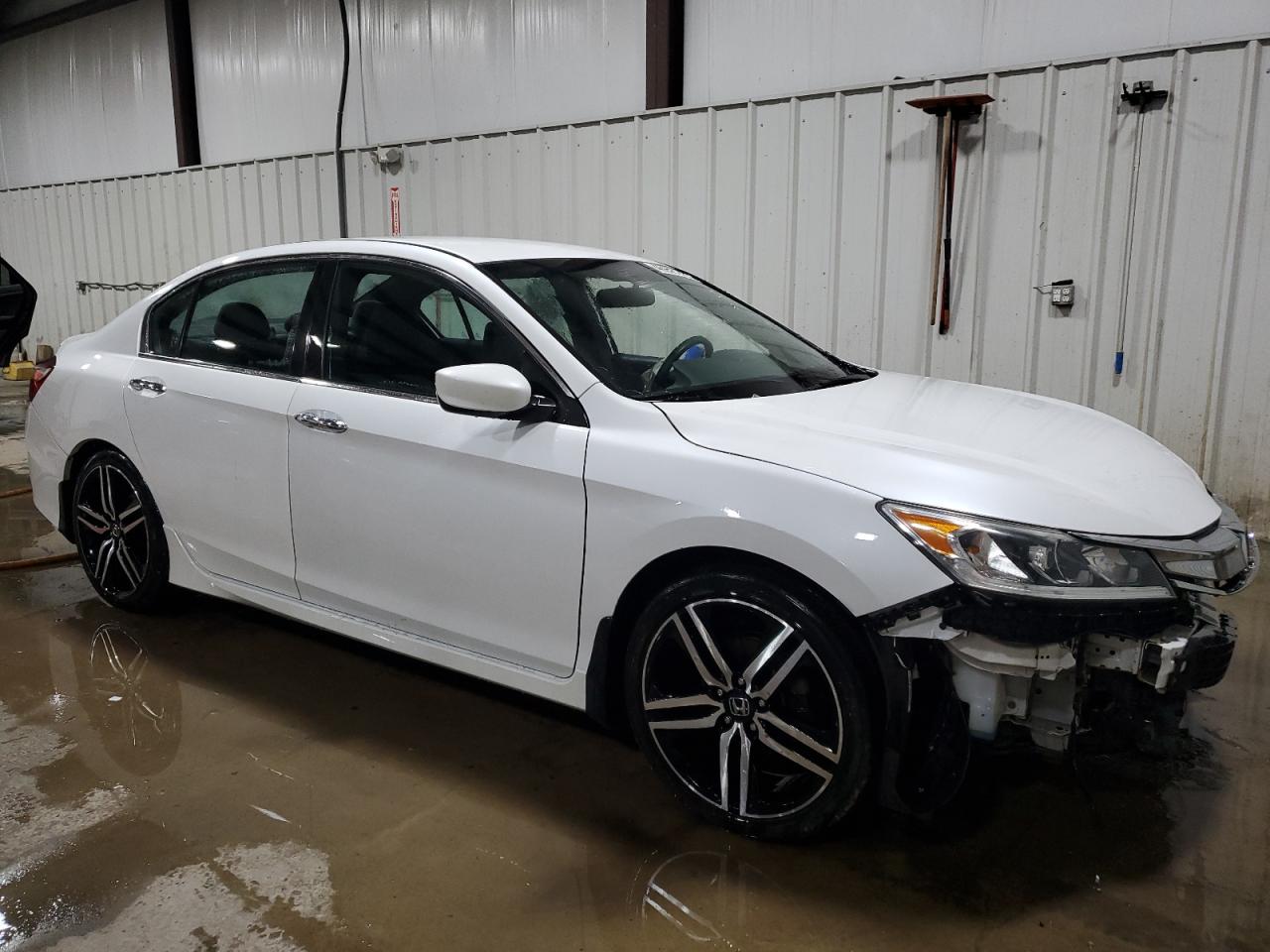 2017 Honda Accord - Image 4