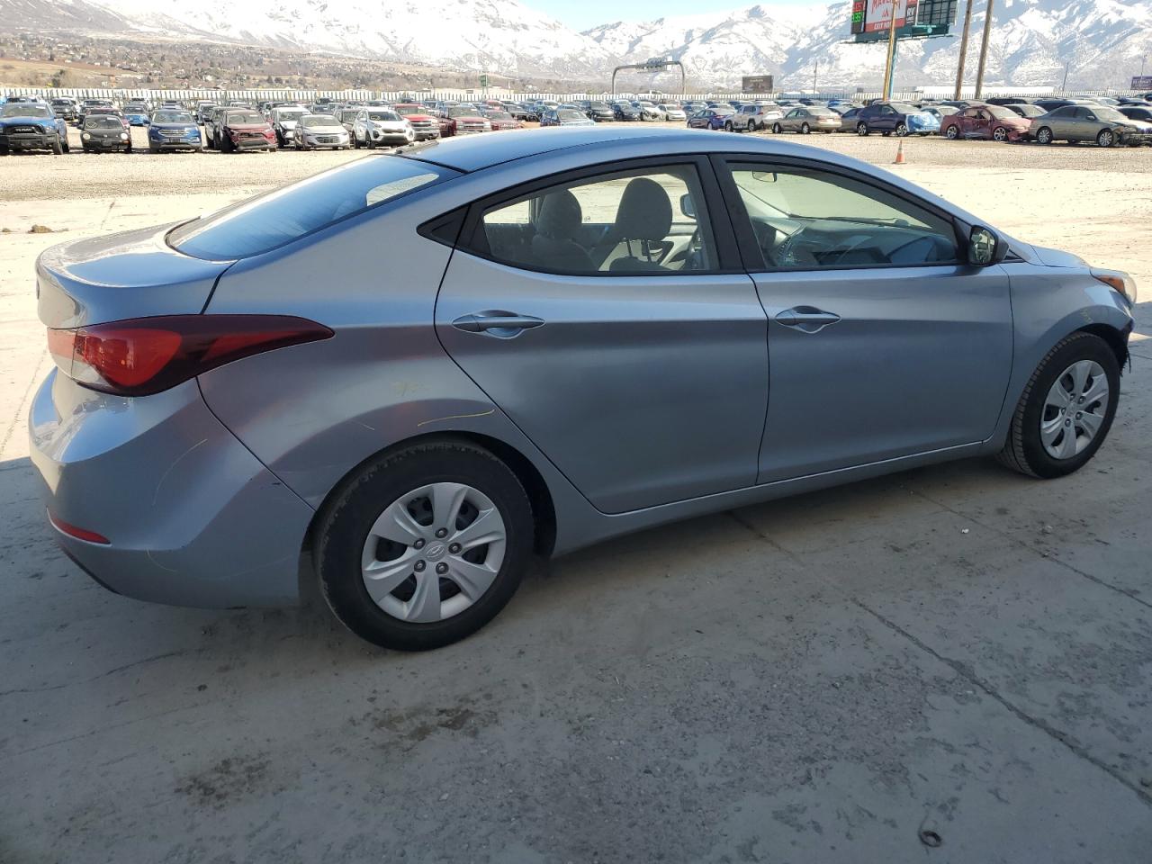 2016 Hyundai Elantra - Image 3