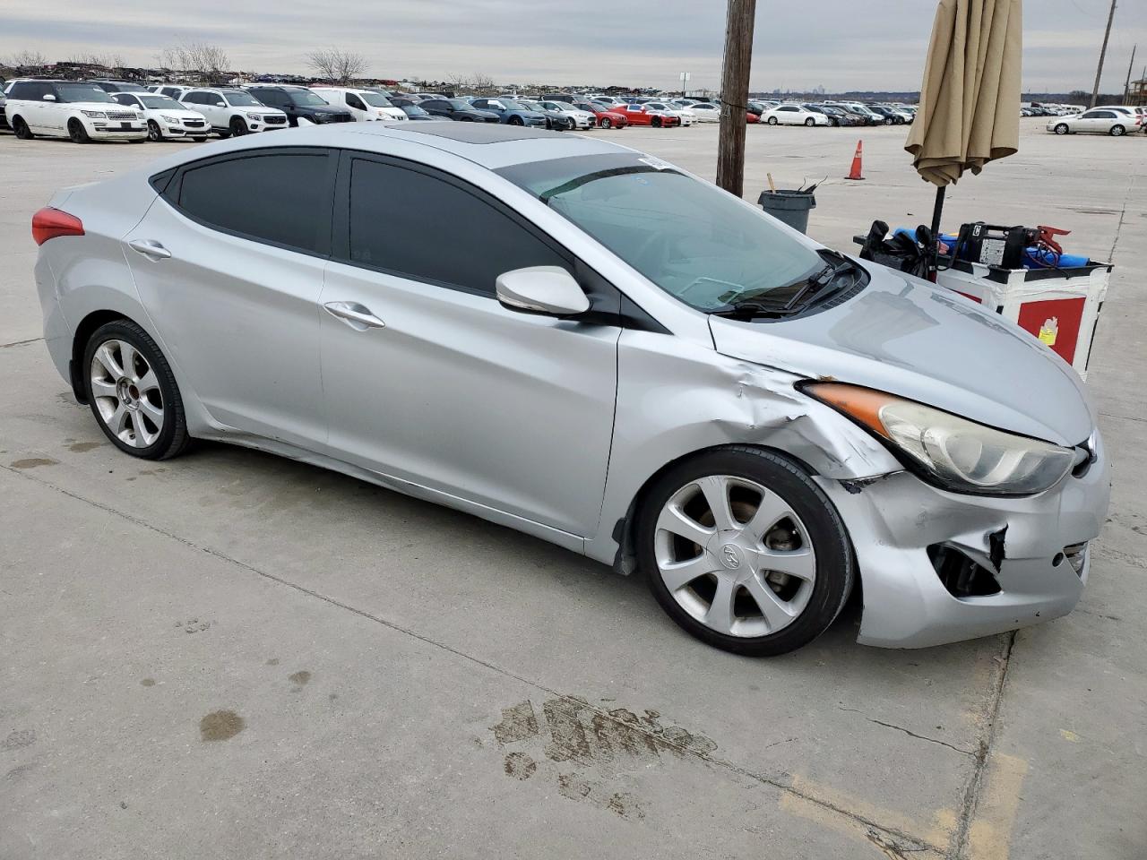 2013 Hyundai Elantra - Image 4