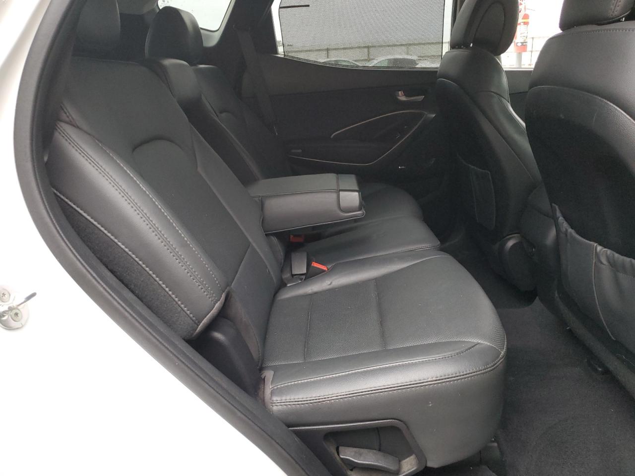 2017 Hyundai Santa Fe - Image 11