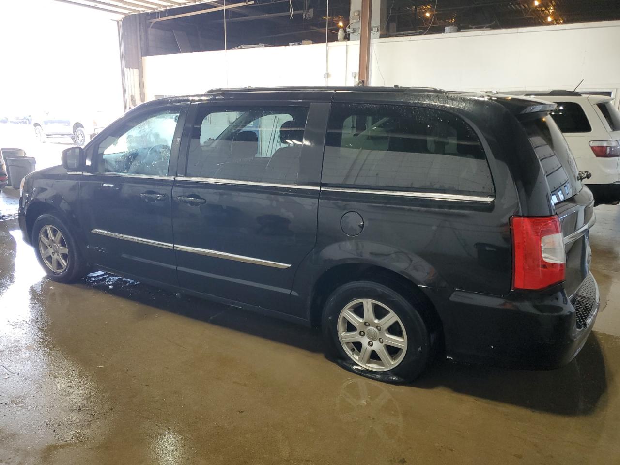 2013 Chrysler Town & Country - Image 2