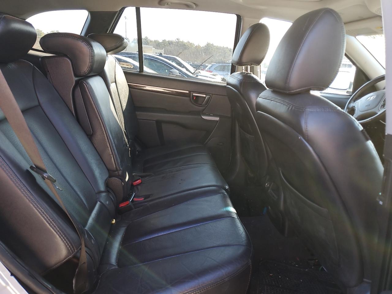 2011 Hyundai Santa Fe - Image 11