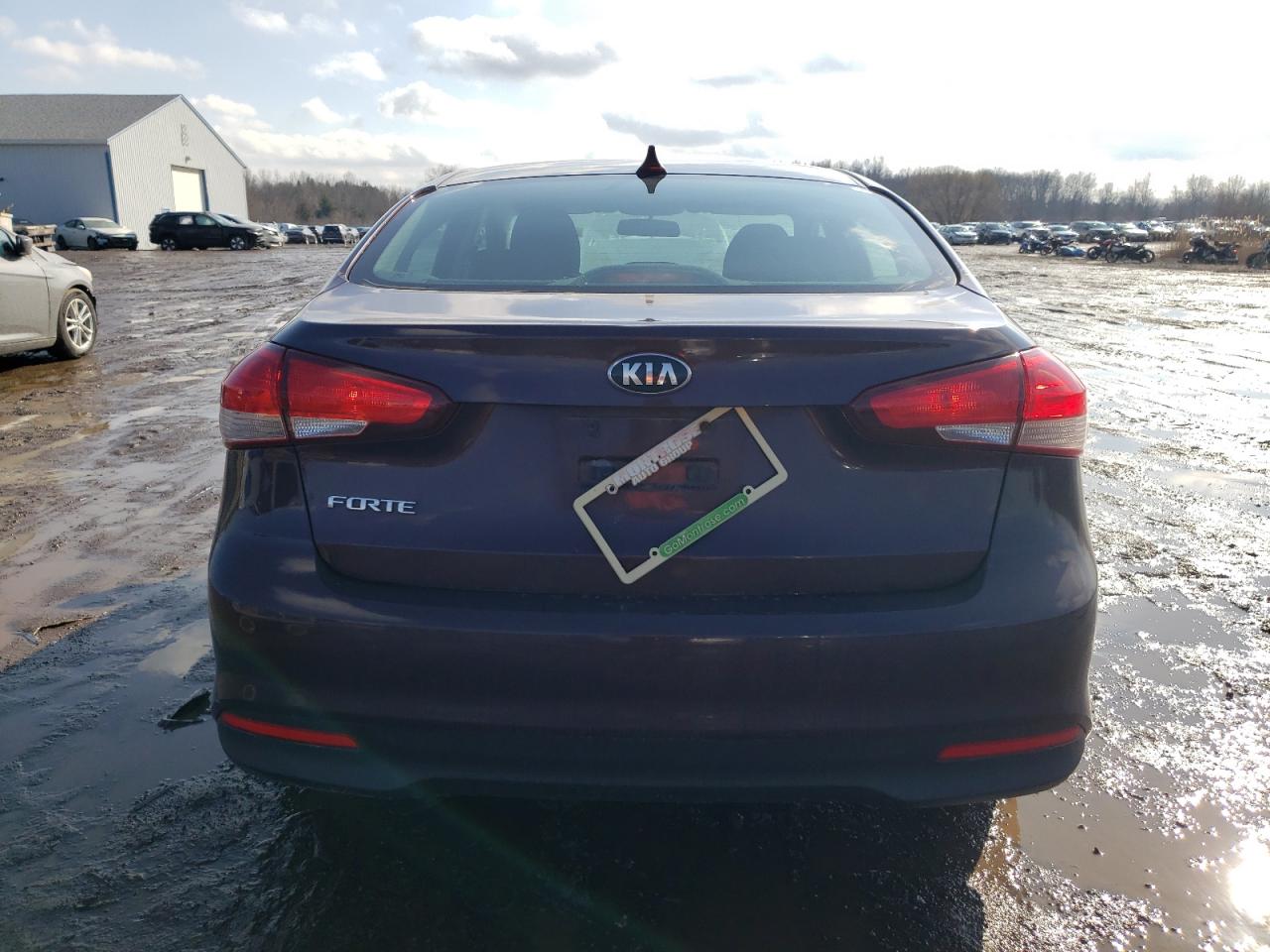 2017 Kia Forte - Image 6