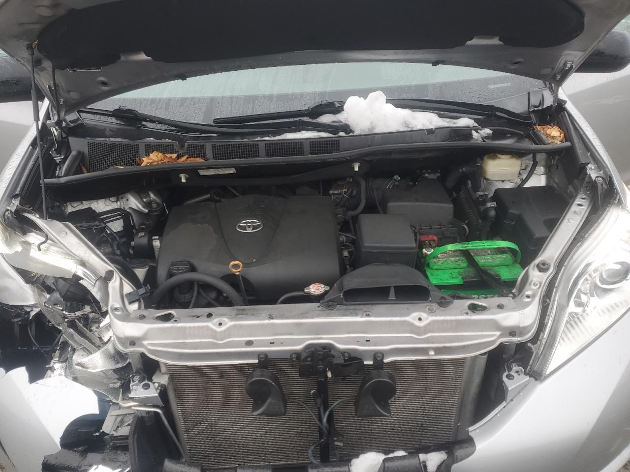 2017 Toyota Sienna - Image 13
