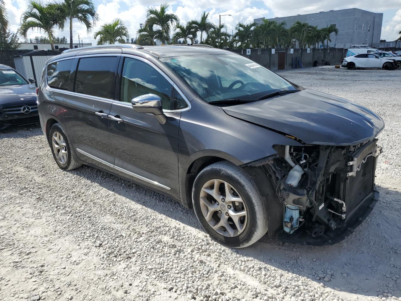 2020 Chrysler Pacifica - Image 4