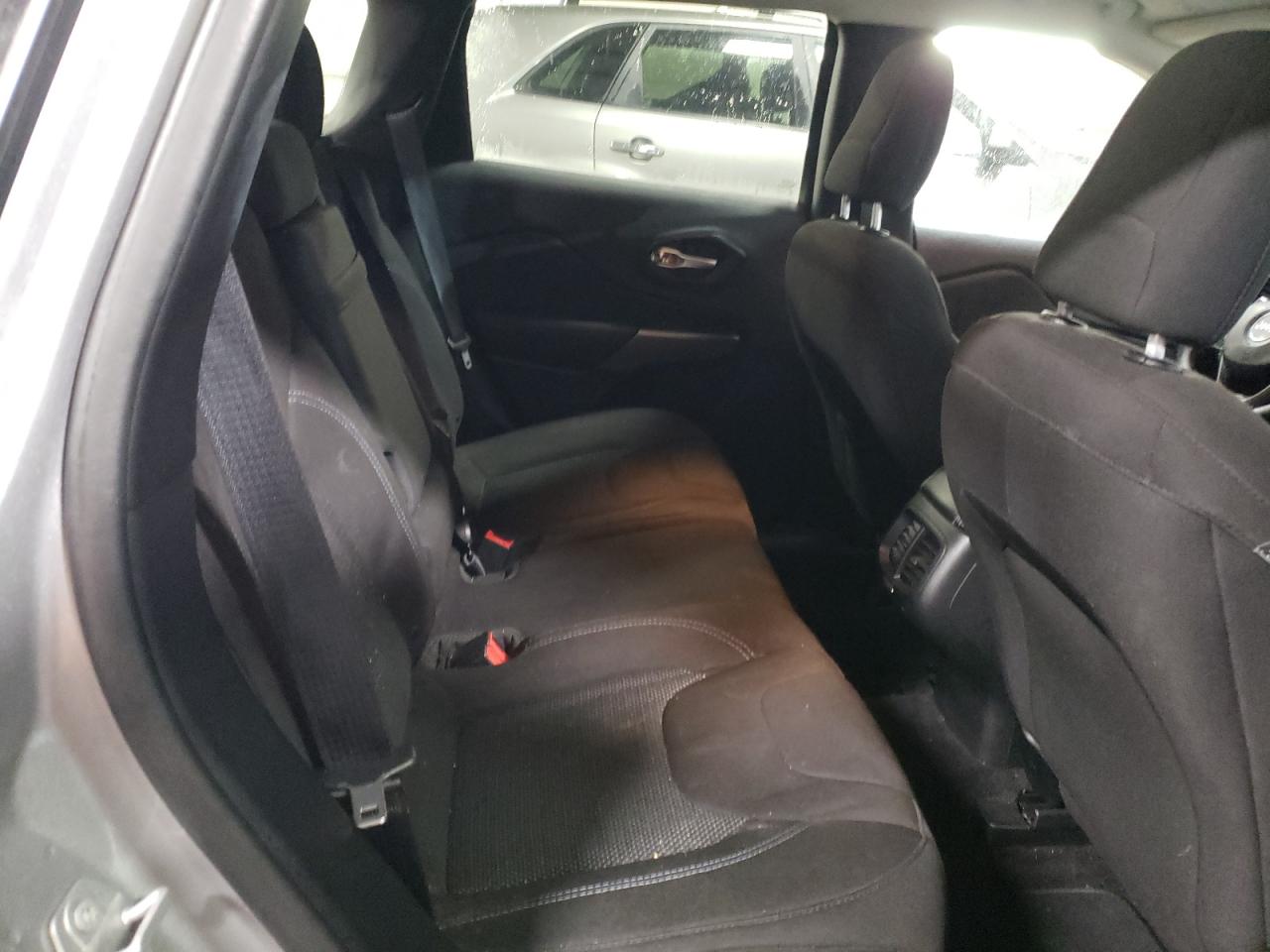 2019 Jeep Grand Cherokee - Image 10