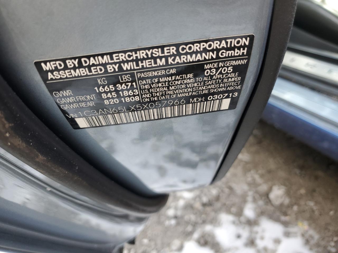 2005 Chrysler Crossfire - Image 13