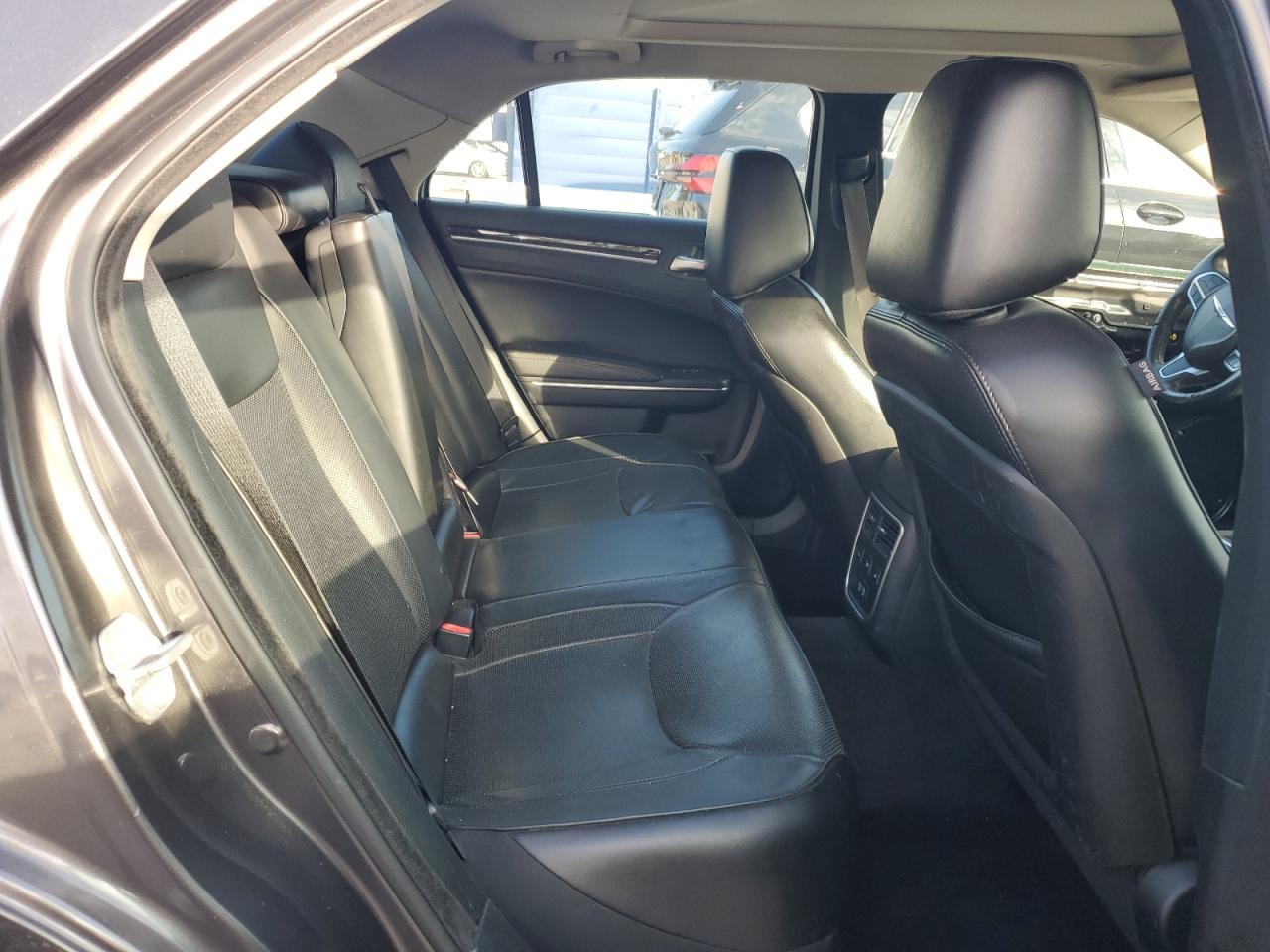 2017 Chrysler 300 - Image 10